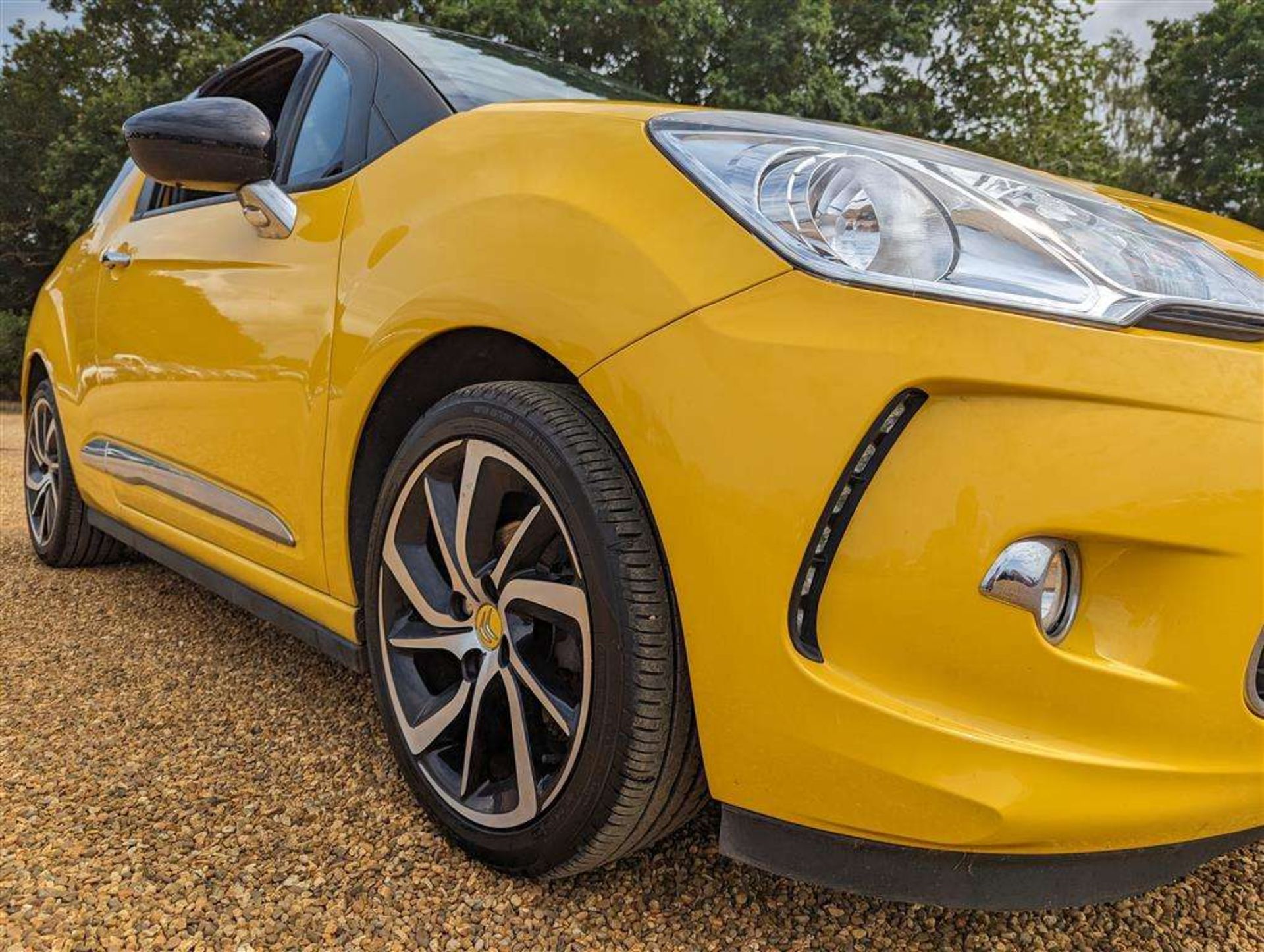 2015 CITROEN DS3 DSTYLE + E-HDI - Image 11 of 23