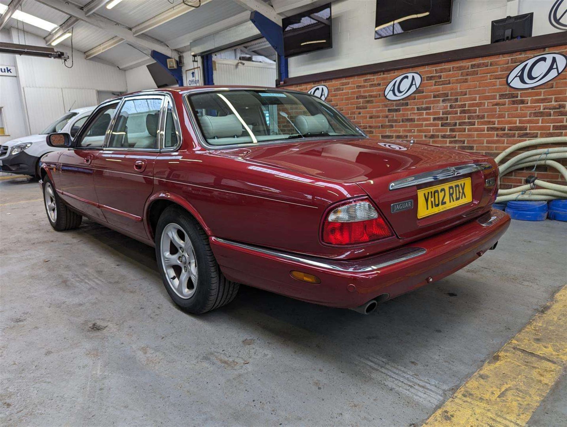 2001 JAGUAR XJ8 AUTO - Image 3 of 28