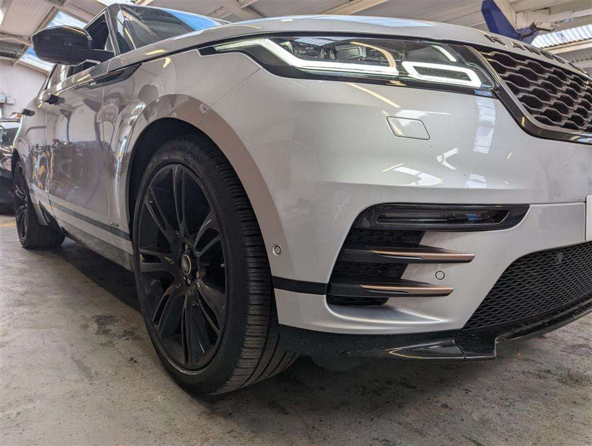 2018 LAND ROVER RANGE ROVER VELAR R-DYN HSE D - Image 11 of 30