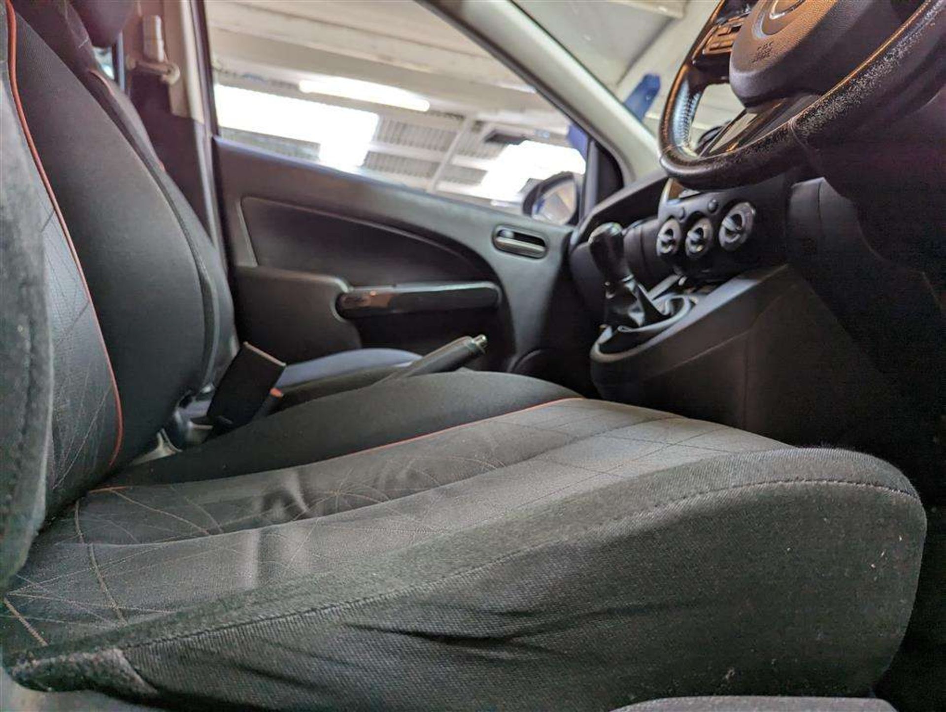 2015 MAZDA 2 BLACK EDITION - Image 14 of 26