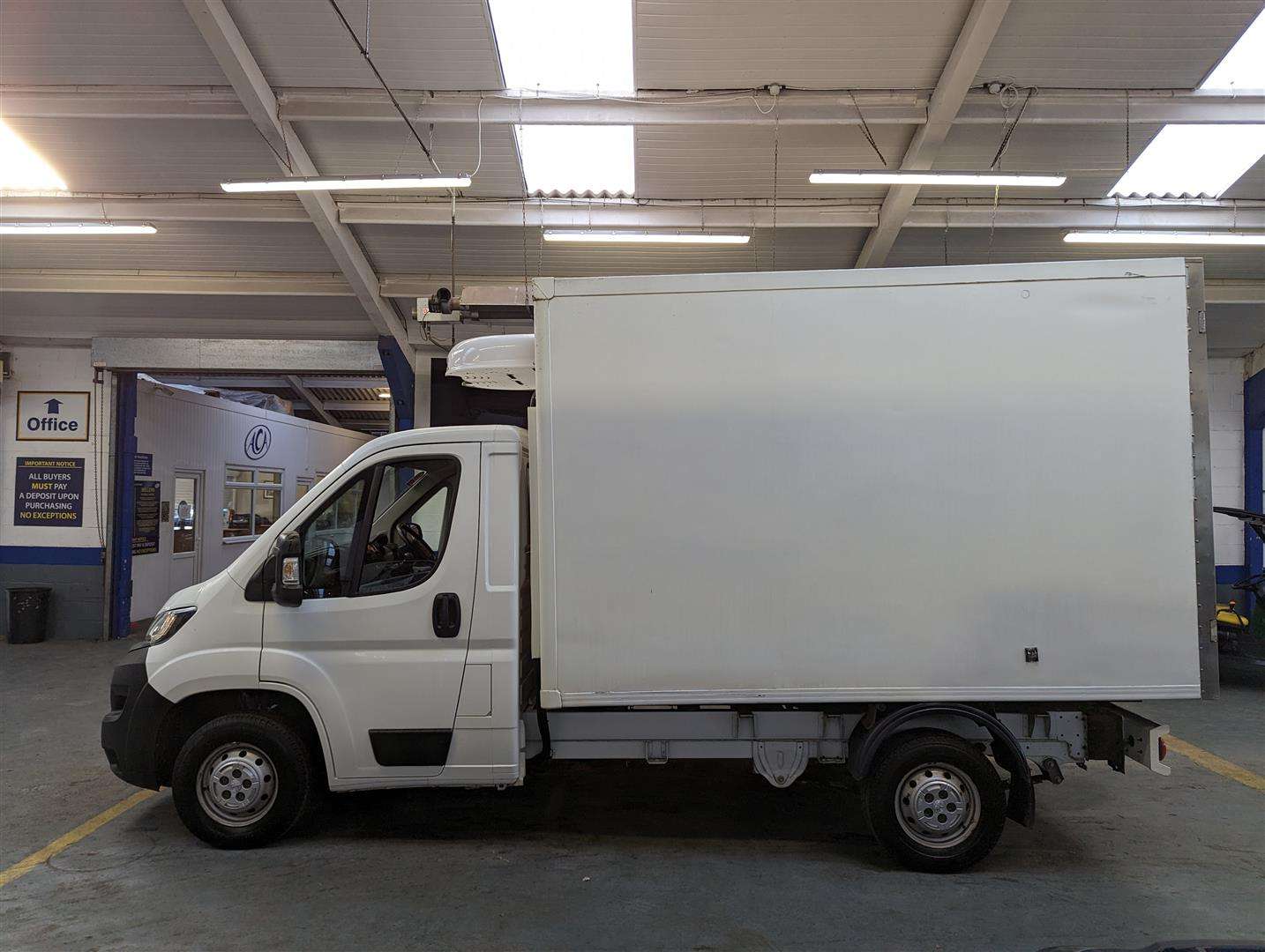 2019 PEUGEOT BOXER 335 L2 BLUEHDI - Image 2 of 27