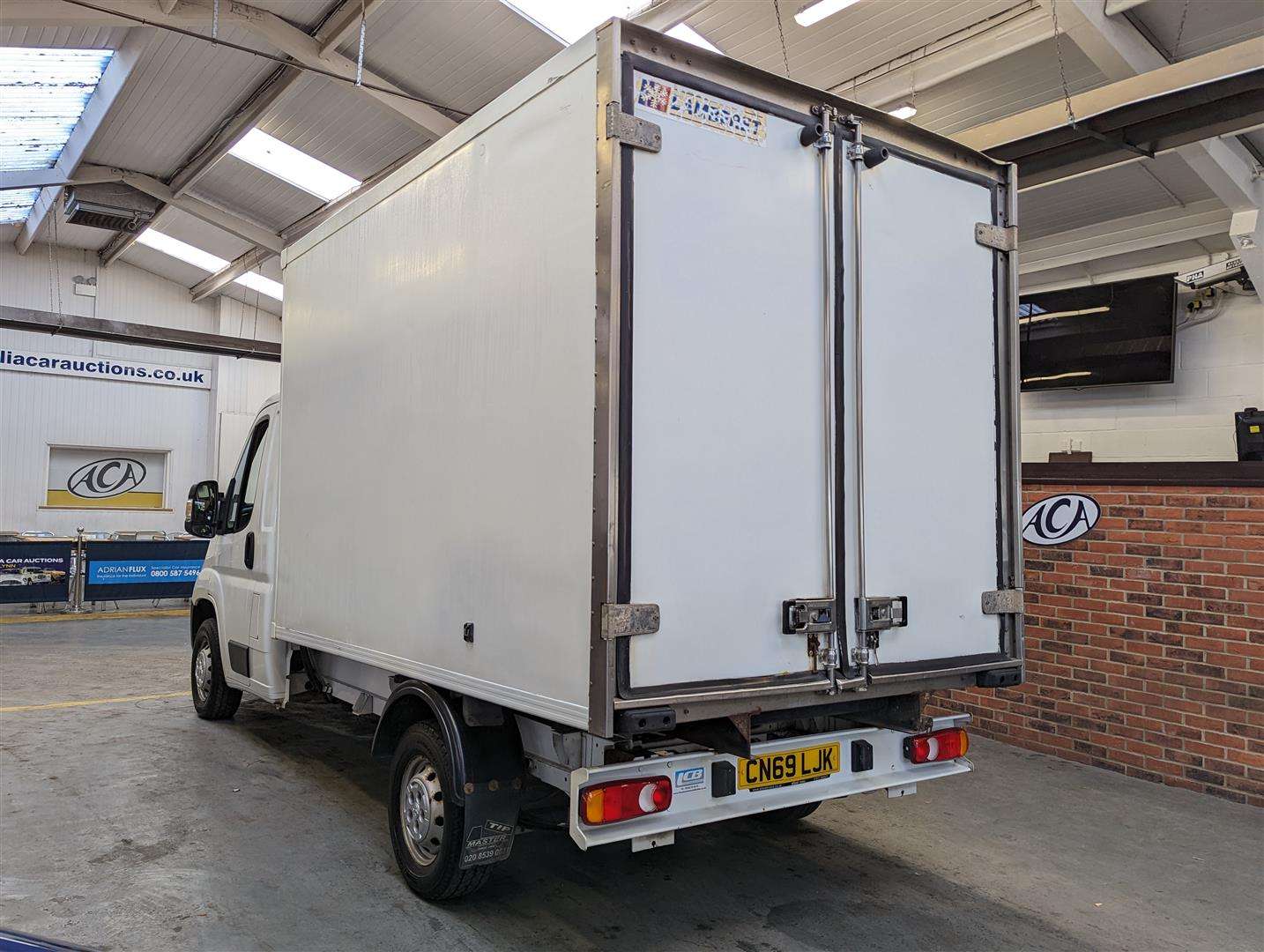 2019 PEUGEOT BOXER 335 L2 BLUEHDI - Image 3 of 27