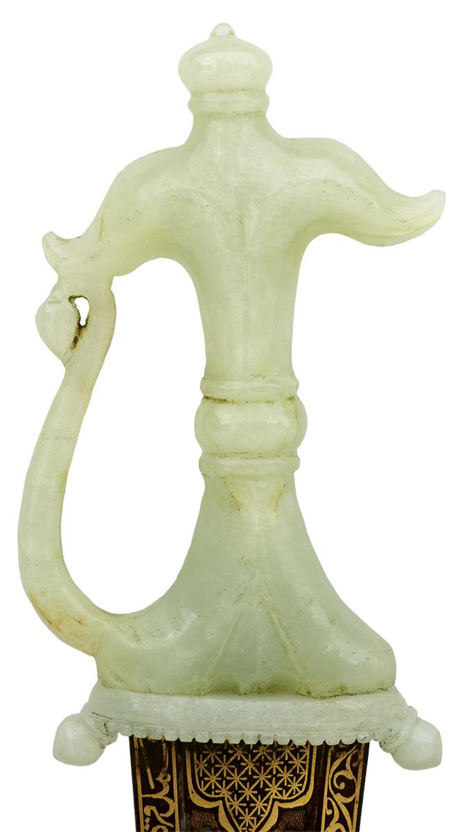 A GOOD 19TH CENTURY JADE HILTED INDIAN MUGHAL CHILANUM OR DAGGER, 37.5cm curved fullered blade - Image 5 of 18