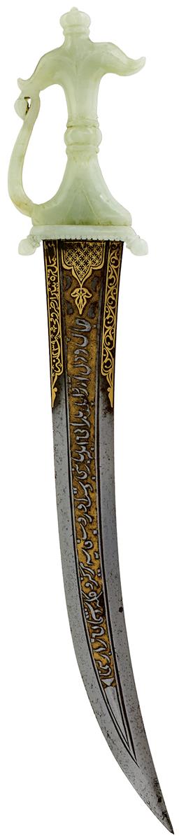 A GOOD 19TH CENTURY JADE HILTED INDIAN MUGHAL CHILANUM OR DAGGER, 37.5cm curved fullered blade - Image 2 of 18