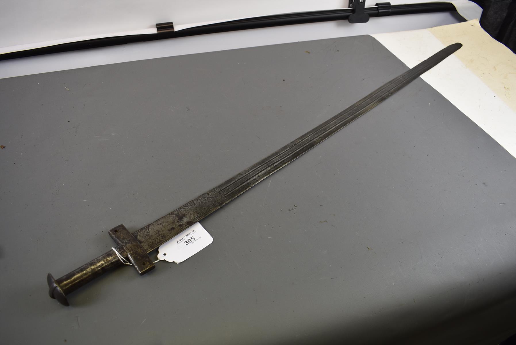 AN 18TH CENTURY SUDANESE SWORD OR KASKARA, 89.25cm double fullered broadsword European blade - Image 4 of 13