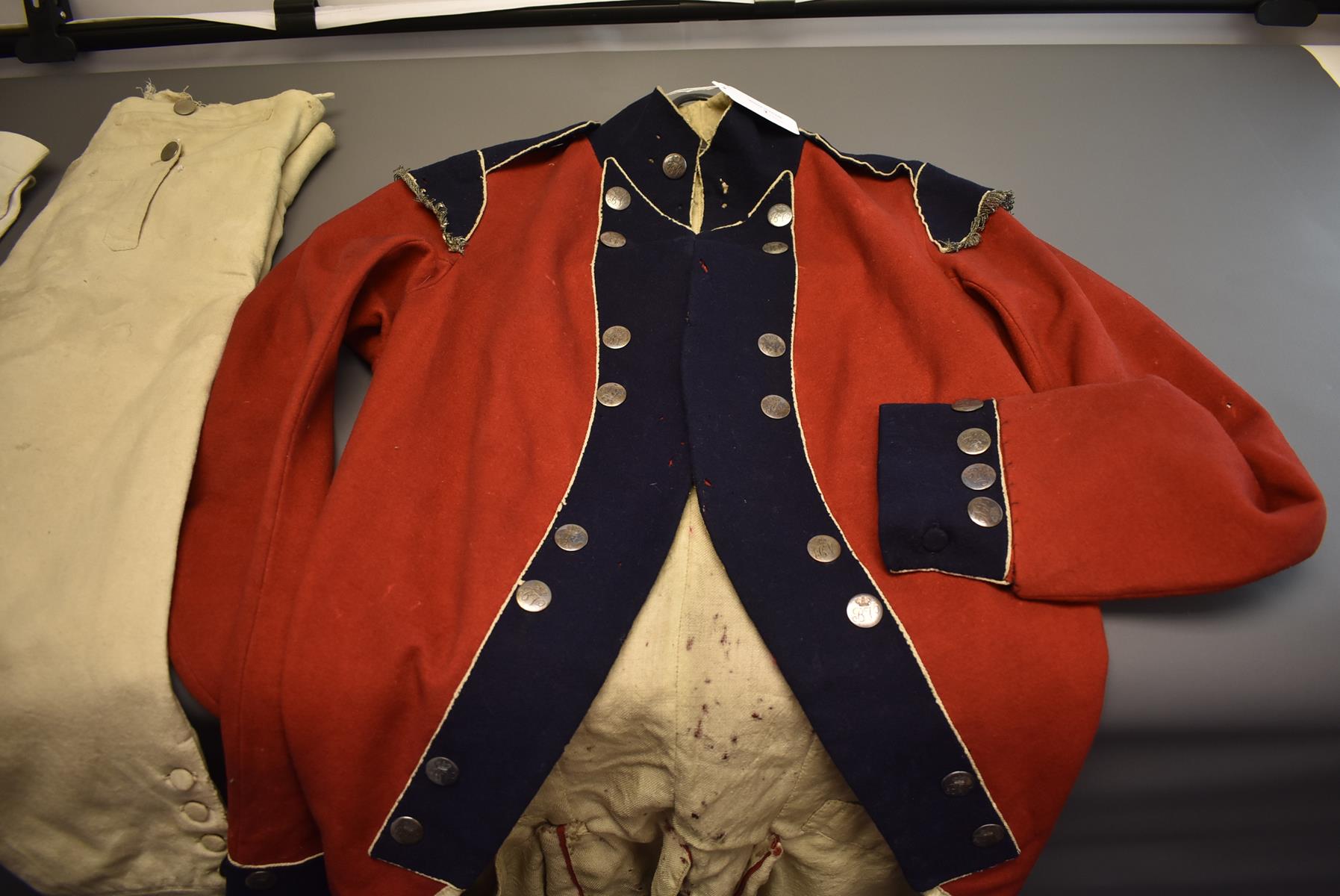 BISHOPSGATE VOLUNTEERS COATEE, BREECHES AND HOSE, 1798-1801. The dress coatee is of scarlet cloth - Image 2 of 12