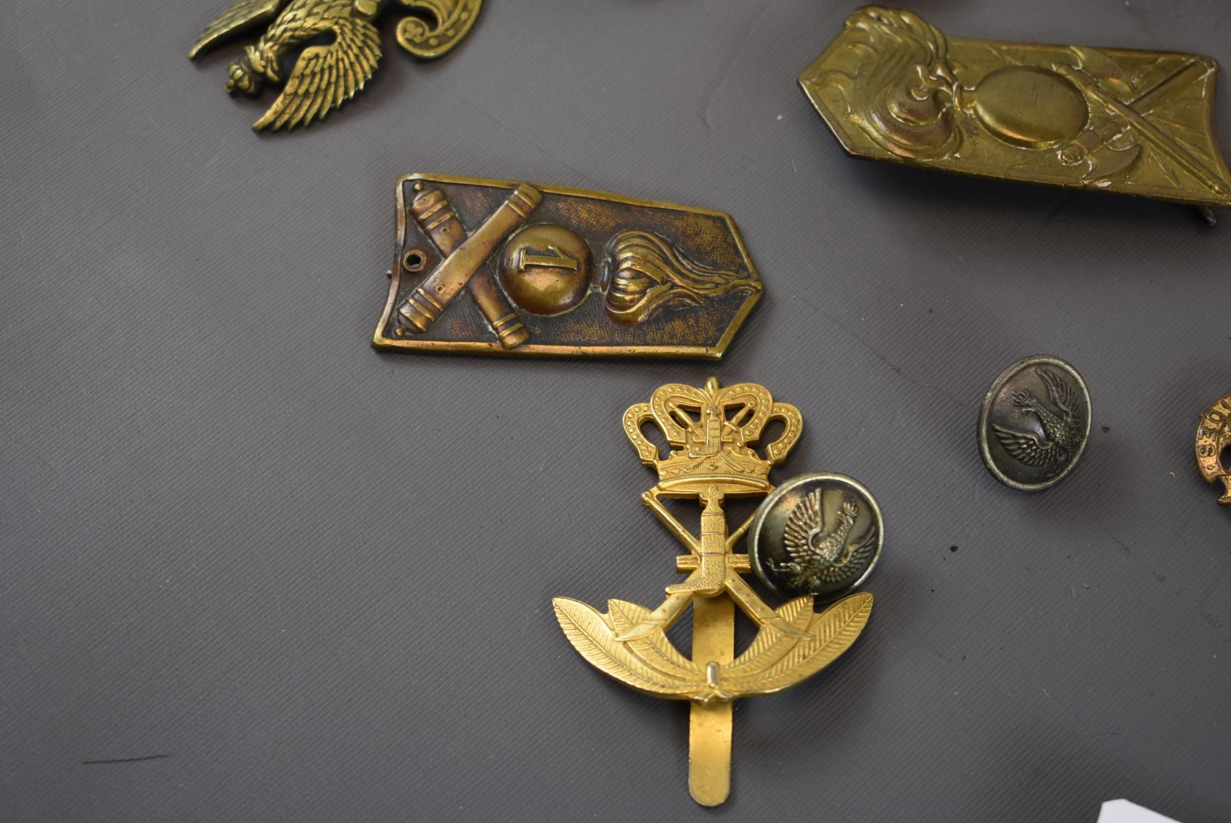 FOREIGN ARMIES ETC. WW2. Polish, two cap badges and three buttons, Italian Forces, three brass - Image 6 of 6