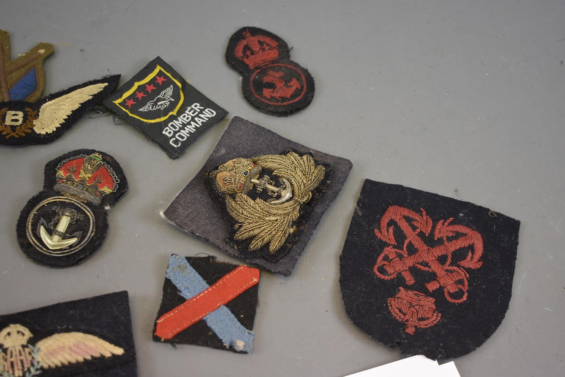 CLOTH INSIGNIA. Comprising a pair of printed 4th Infantry Division arm badges, two (one printed, one - Image 3 of 6