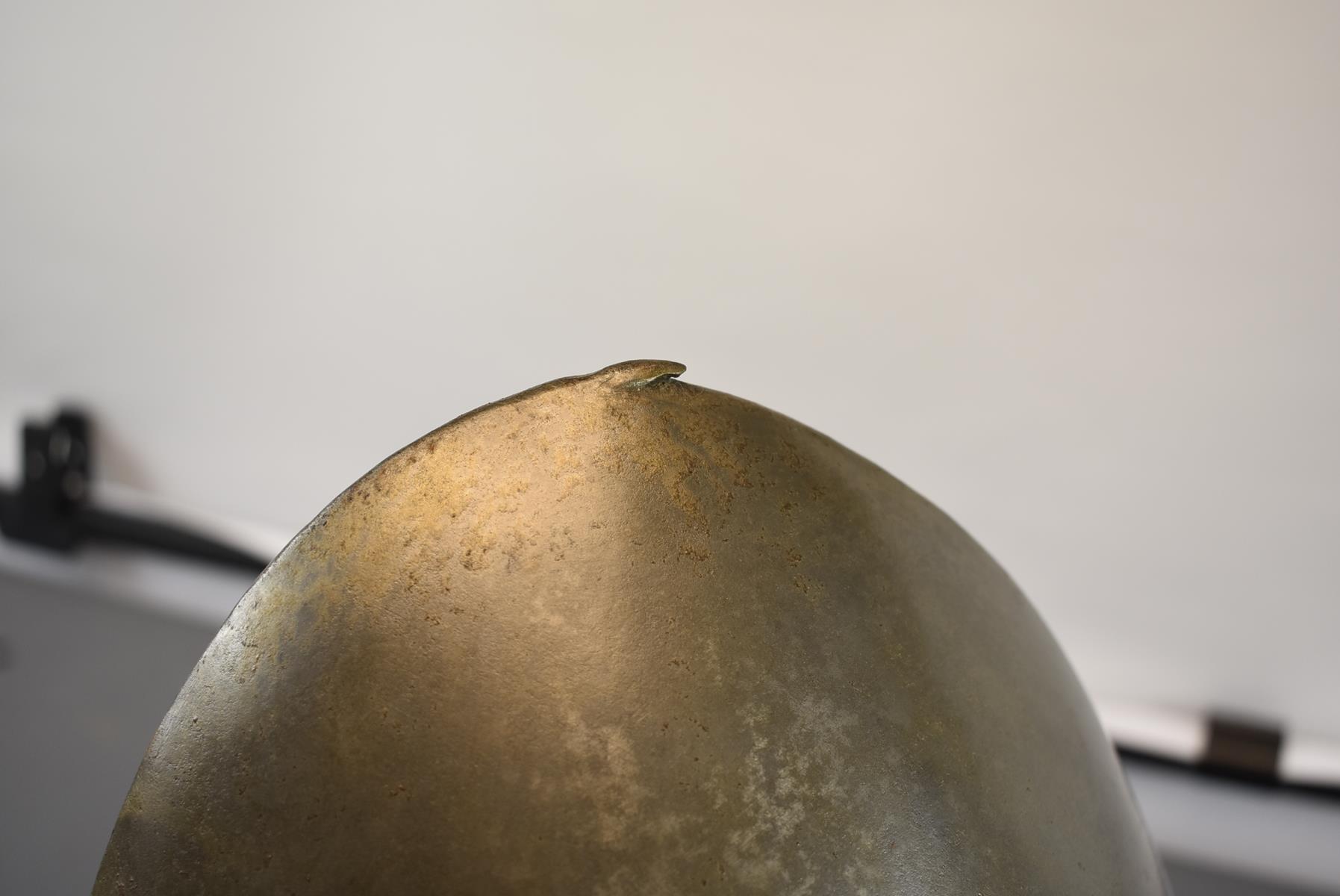 AN ITALIAN CABASET HELMET IN THE SPANISH FASHION, circa 1580, almond-shaped bowl raised from a - Image 5 of 8