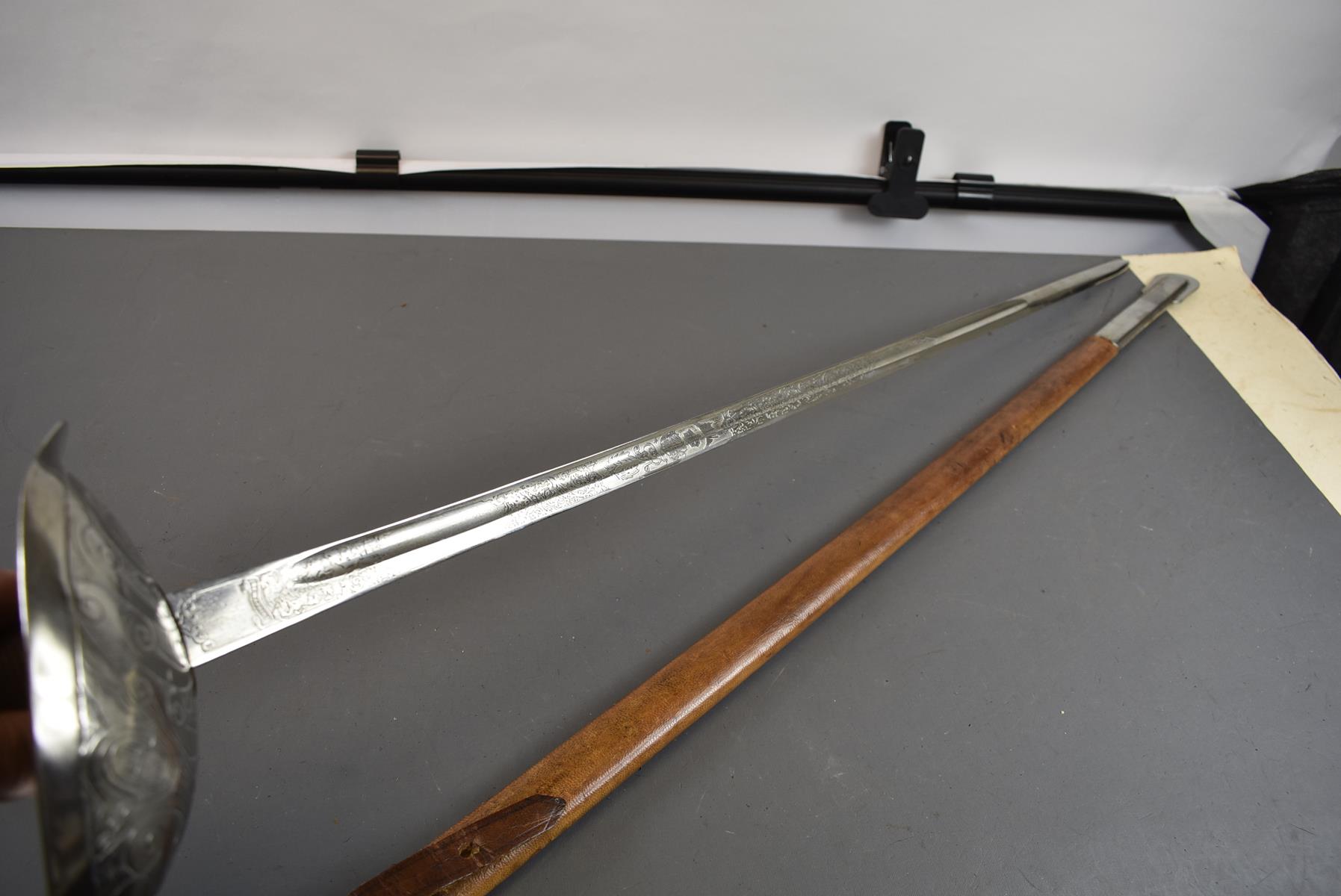 AN INDIAN 1912 PATTERN CAVALRY OFFICER'S SWORD, 89.5cm blade poorly etched with scrolling foliage - Image 3 of 11