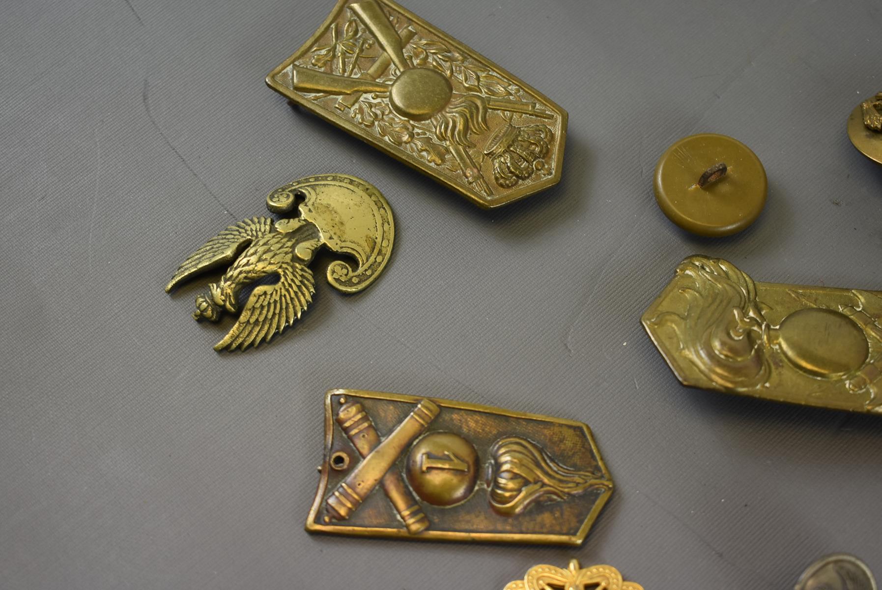 FOREIGN ARMIES ETC. WW2. Polish, two cap badges and three buttons, Italian Forces, three brass - Image 5 of 6