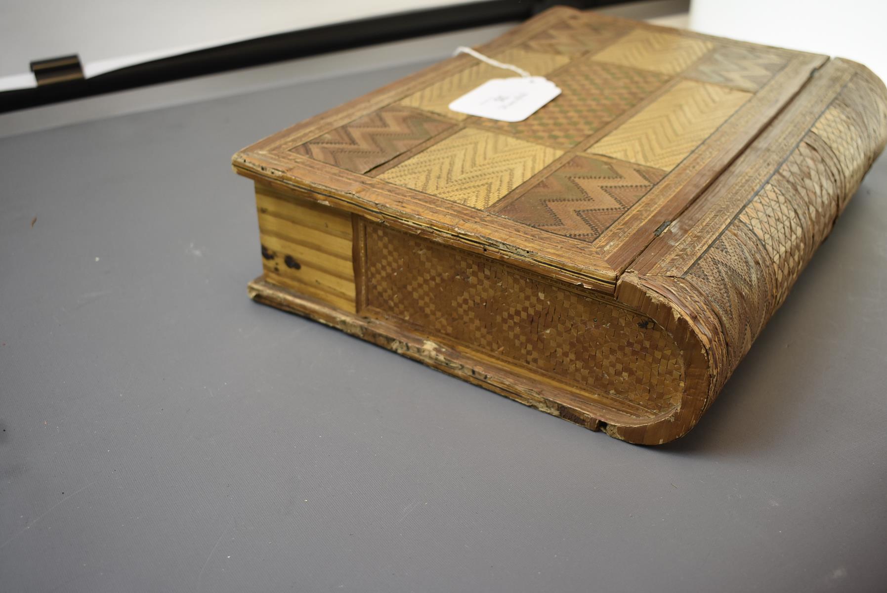 AN EARLY 19TH CENTURY NAPOLEONIC PRISONER OF WAR STRAW-WORK BOX, in the form of a book, the outer - Image 7 of 12