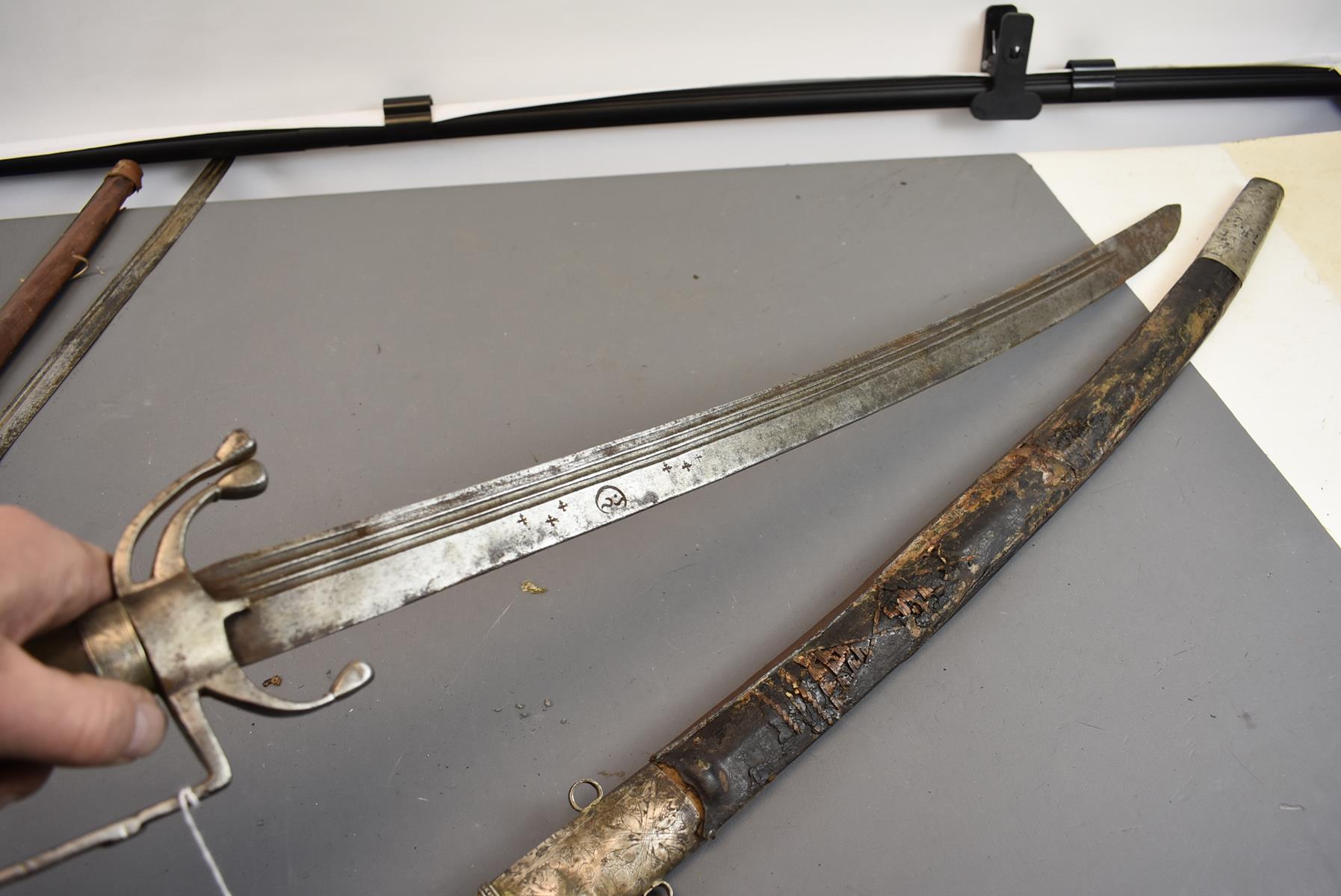 A 19TH CENTURY ARAB NIMCHA OR SWORD, 70.5cm triple fullered blade decorated with star and crescent - Image 3 of 10