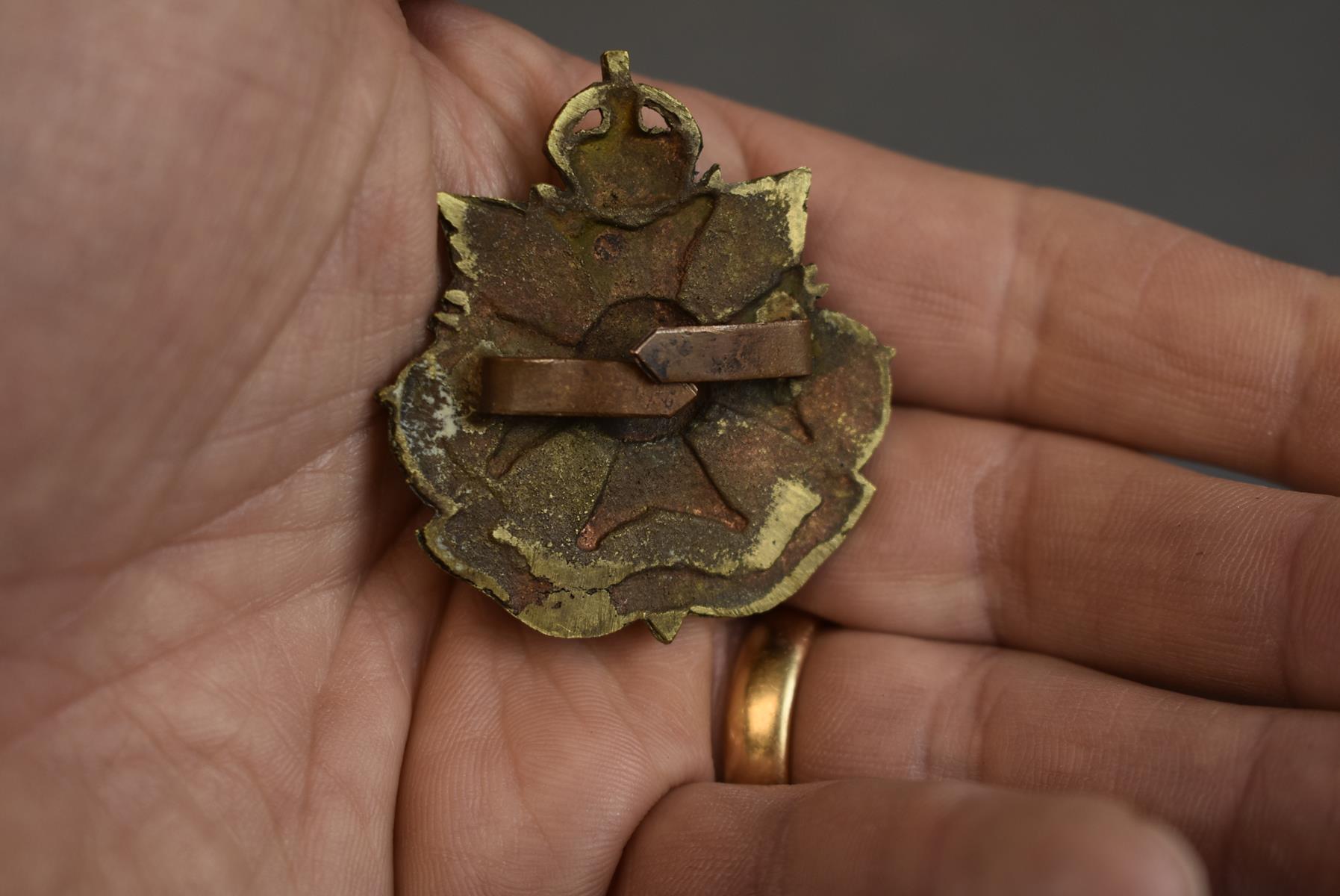 4TH BATTALION THE BORDER REGIMENT, OFFICER'S SERVICE DRESS BRONZE CAP BADHE 1905-1920. A very rare - Image 3 of 3