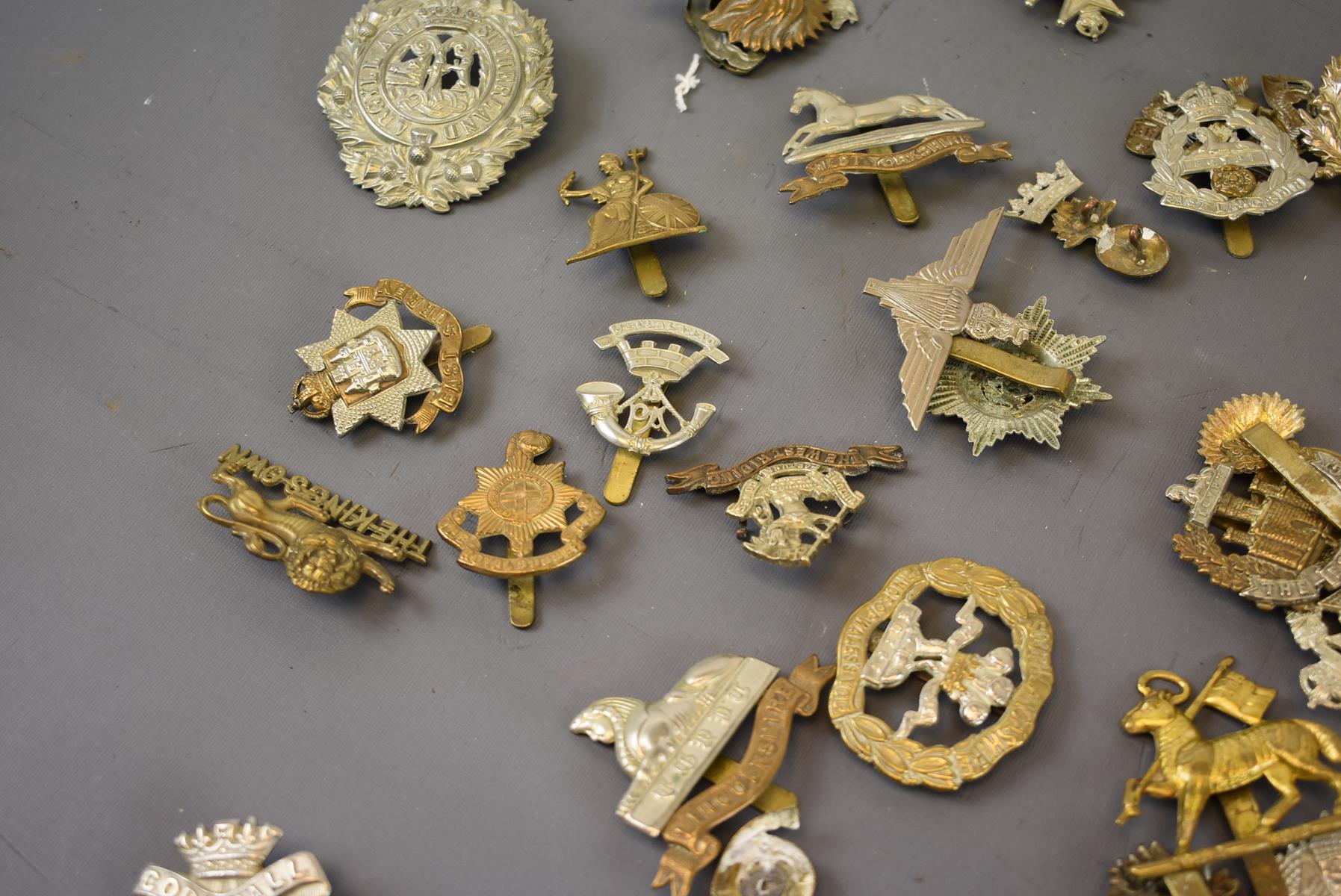 BRITISH INFANTRY CAP BADGES C.1923-1957. Better quality issues, Grenadier Guards, Scots Guards ( - Image 4 of 9