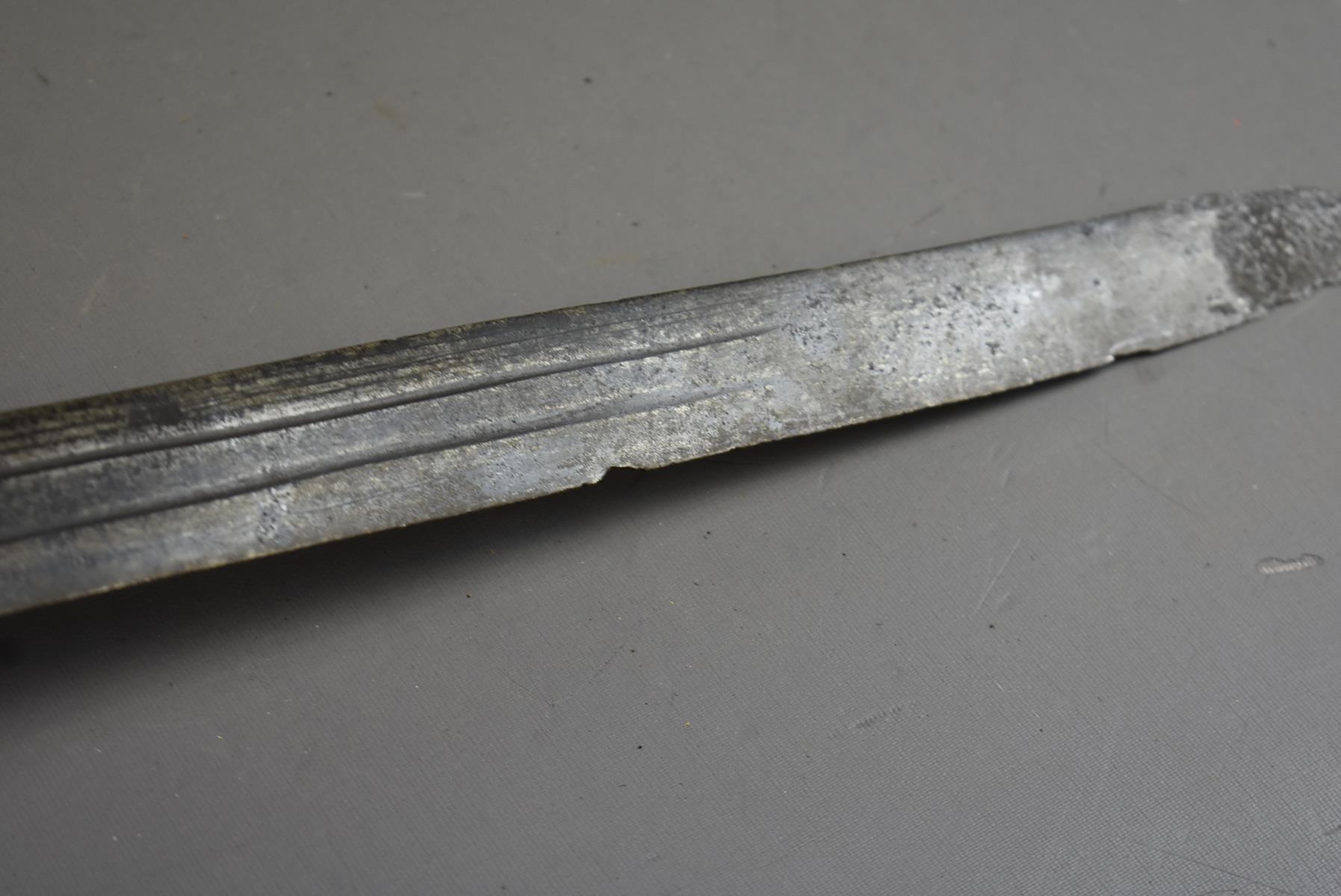 AN 18TH CENTURY SUDANESE SWORD OR KASKARA, 89.25cm double fullered broadsword European blade - Image 10 of 13