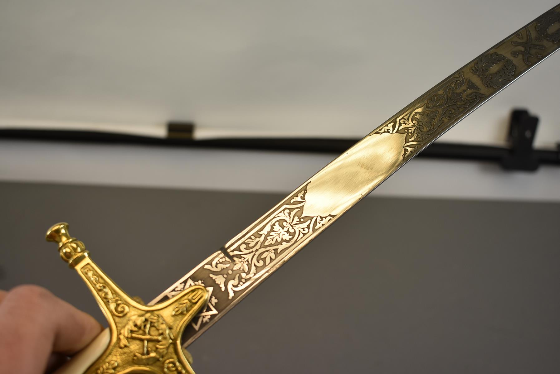 A GVR 1831 PATTERN GENERAL OFFICER'S SWORD, 81cm curved clipped back blade by Wilkinson, etched with - Image 5 of 10