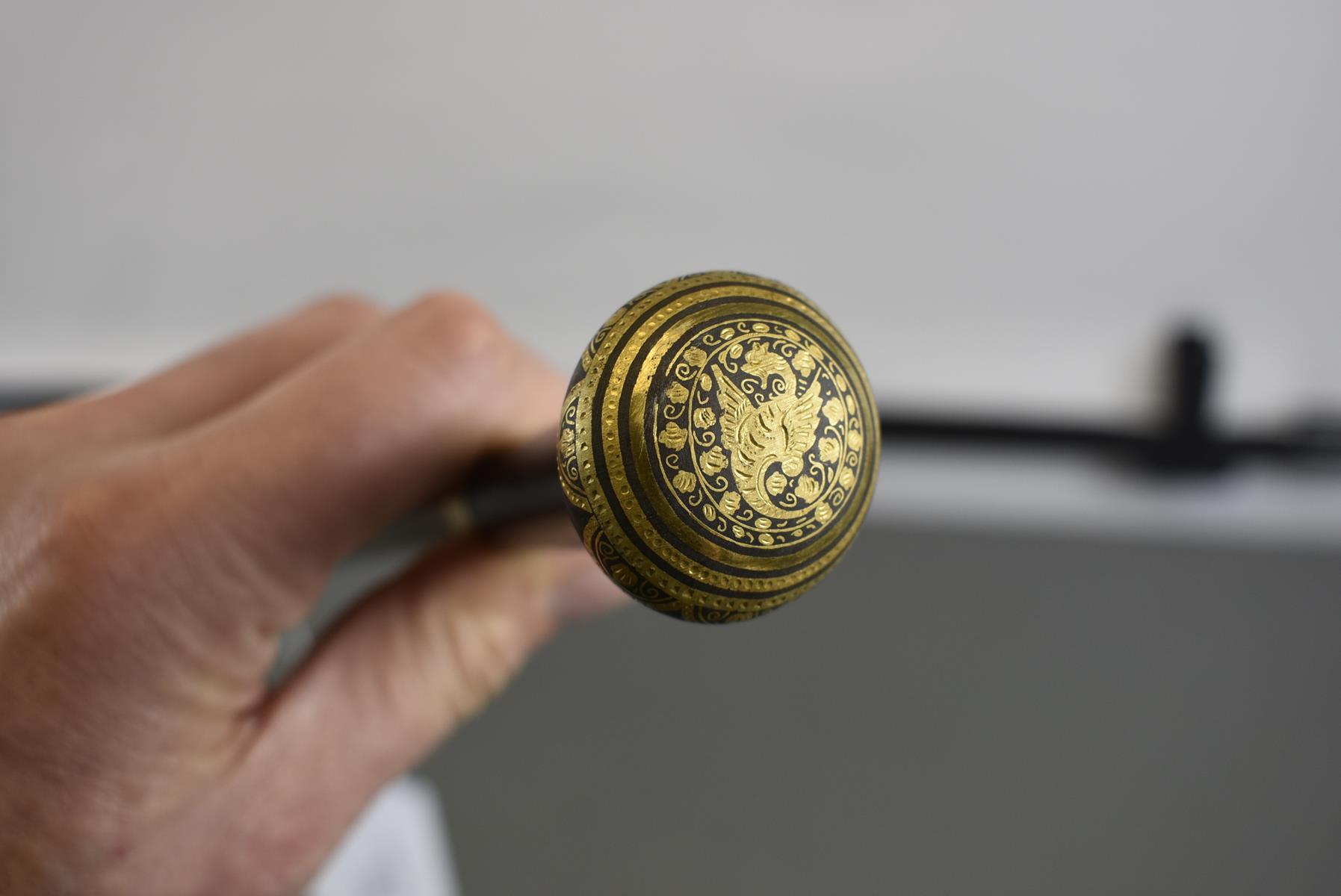 A FINE 19TH CENTURY RHINOCEROS AND GOLD HIGHLIGHTED OFFICER'S SWAGGER STICK OF THE ROYAL SCOTS - Image 5 of 11