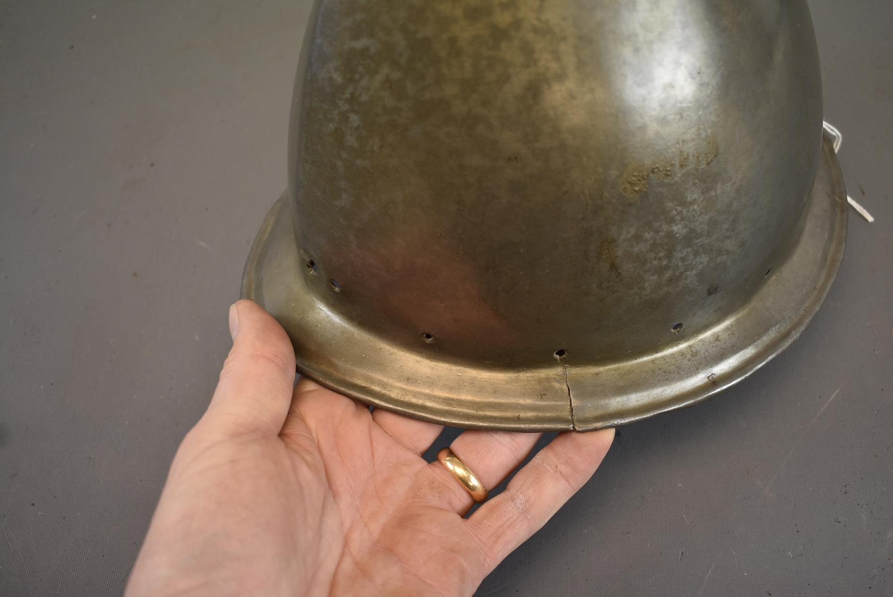 AN ITALIAN CABASET HELMET IN THE SPANISH FASHION, circa 1580, almond-shaped bowl raised from a - Image 6 of 8