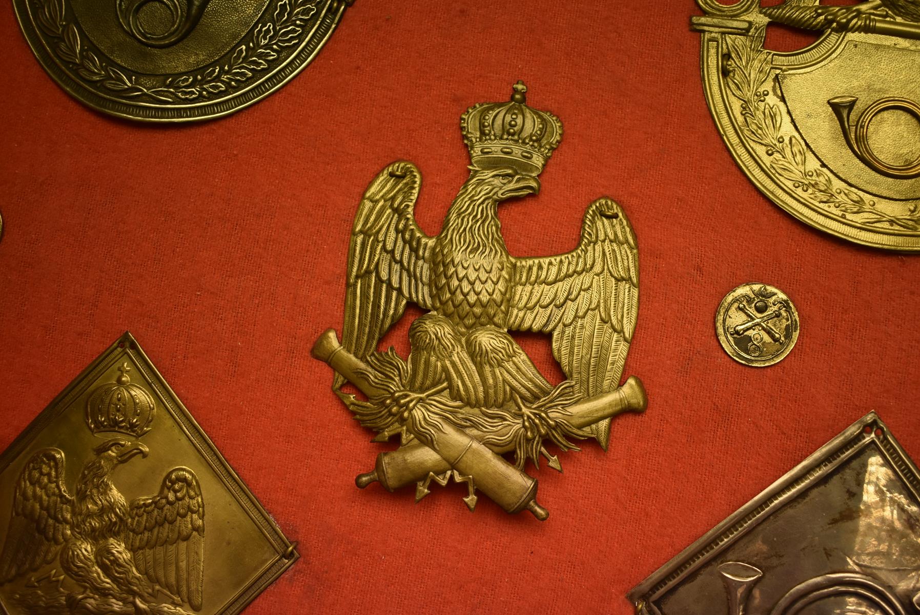 IMPERIAL FRENCH SHAKO PLATES, A FUR CAP PLATE, WAIST BELT PLATES AND CLASPS, OTHER BADGES AND - Image 13 of 22