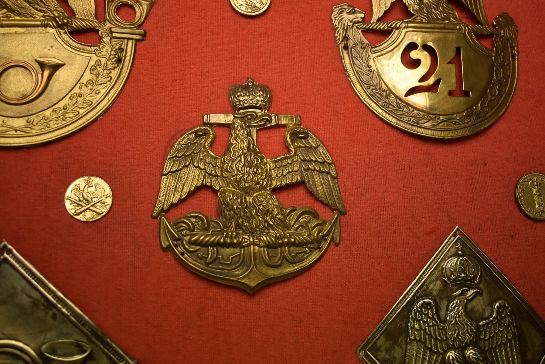 IMPERIAL FRENCH SHAKO PLATES, A FUR CAP PLATE, WAIST BELT PLATES AND CLASPS, OTHER BADGES AND - Image 11 of 22