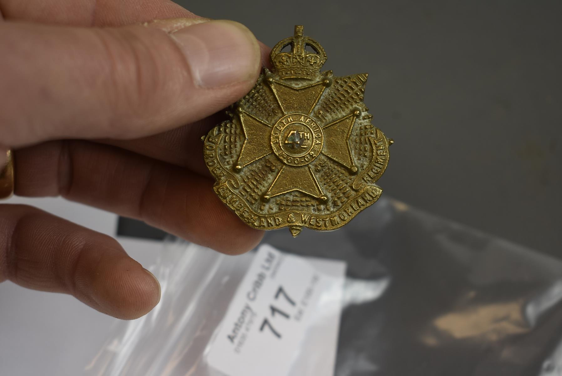 4TH BATTALION THE BORDER REGIMENT, OFFICER'S SERVICE DRESS BRONZE CAP BADHE 1905-1920. A very rare - Image 2 of 3