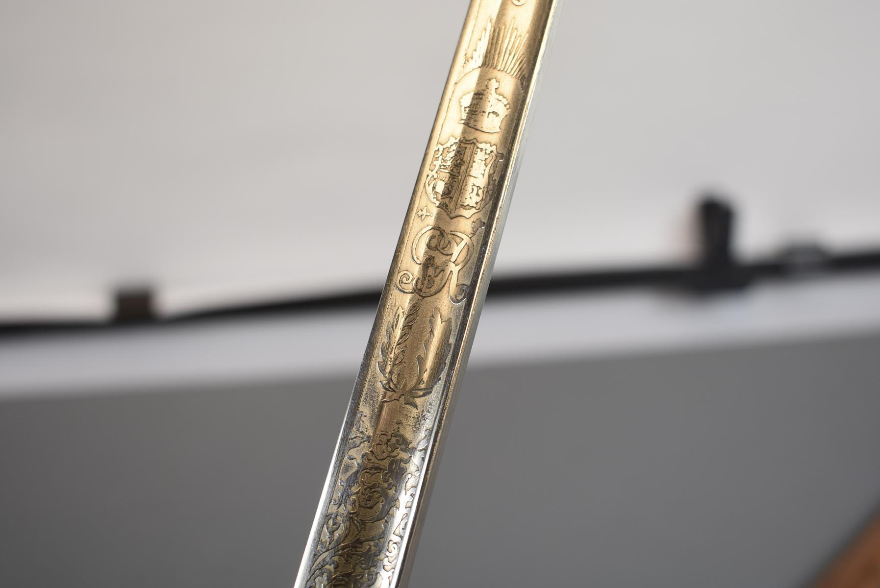 AN INDIAN 1912 PATTERN CAVALRY OFFICER'S SWORD, 89.5cm blade poorly etched with scrolling foliage - Image 6 of 11