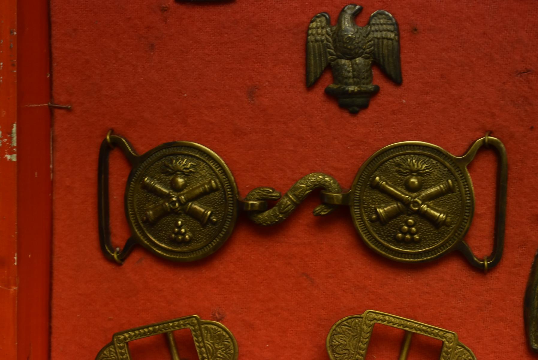 IMPERIAL FRENCH SHAKO PLATES, A FUR CAP PLATE, WAIST BELT PLATES AND CLASPS, OTHER BADGES AND - Image 21 of 22