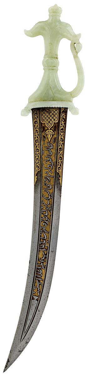 A GOOD 19TH CENTURY JADE HILTED INDIAN MUGHAL CHILANUM OR DAGGER, 37.5cm curved fullered blade