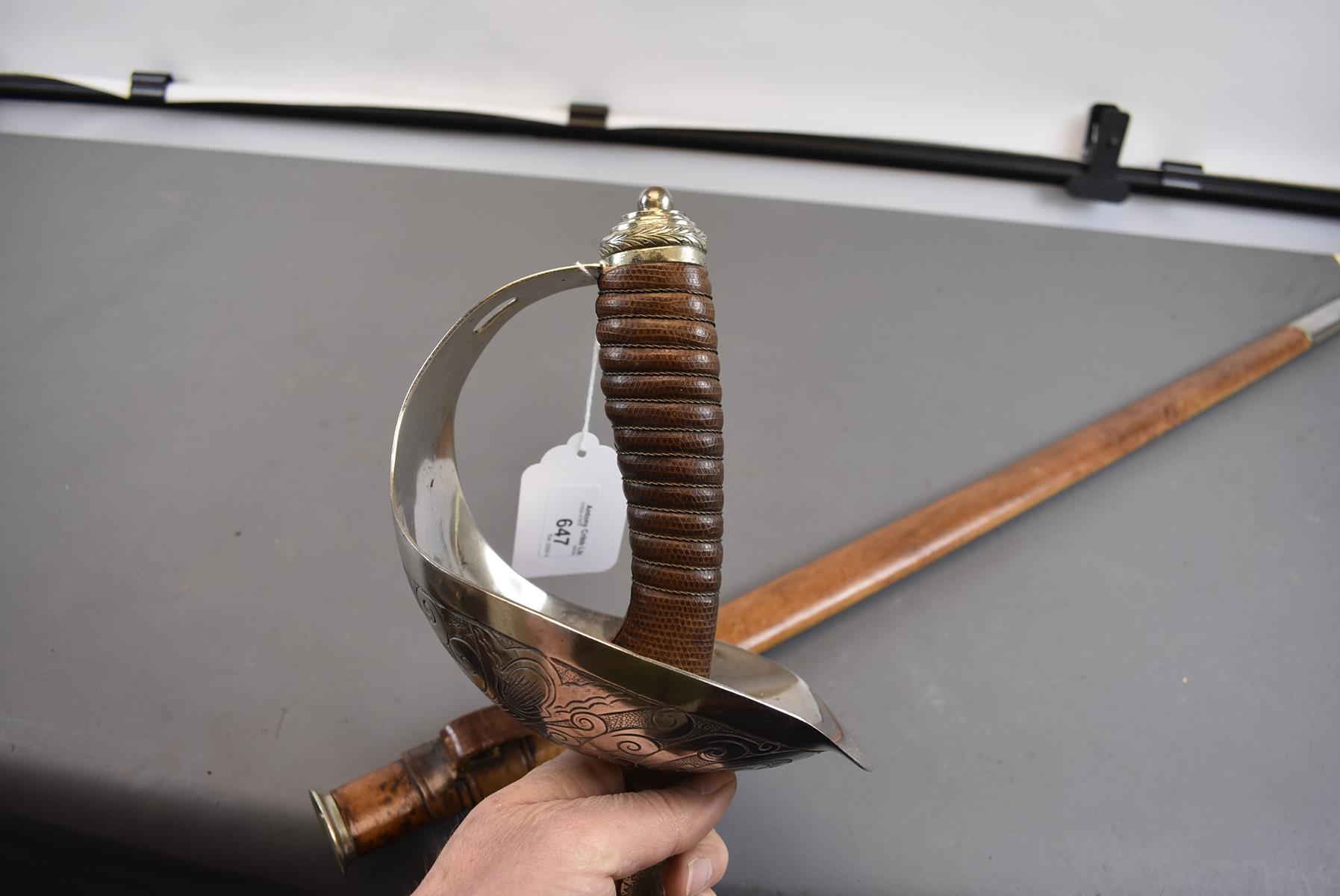 AN INDIAN 1912 PATTERN CAVALRY OFFICER'S SWORD, 89.5cm blade poorly etched with scrolling foliage - Image 8 of 11