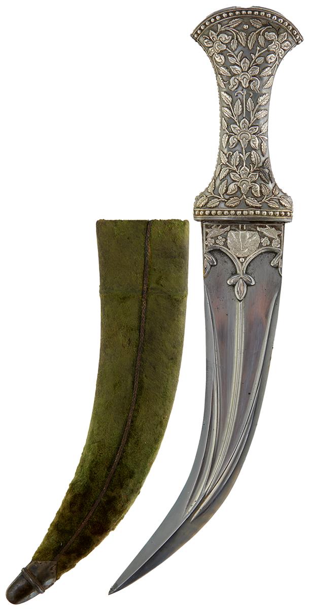 A LATE 18TH OR EARLY 19TH CENTURY NORTH INDIAN JAMBIYA, 23.5cm sharply curved blade with deeply