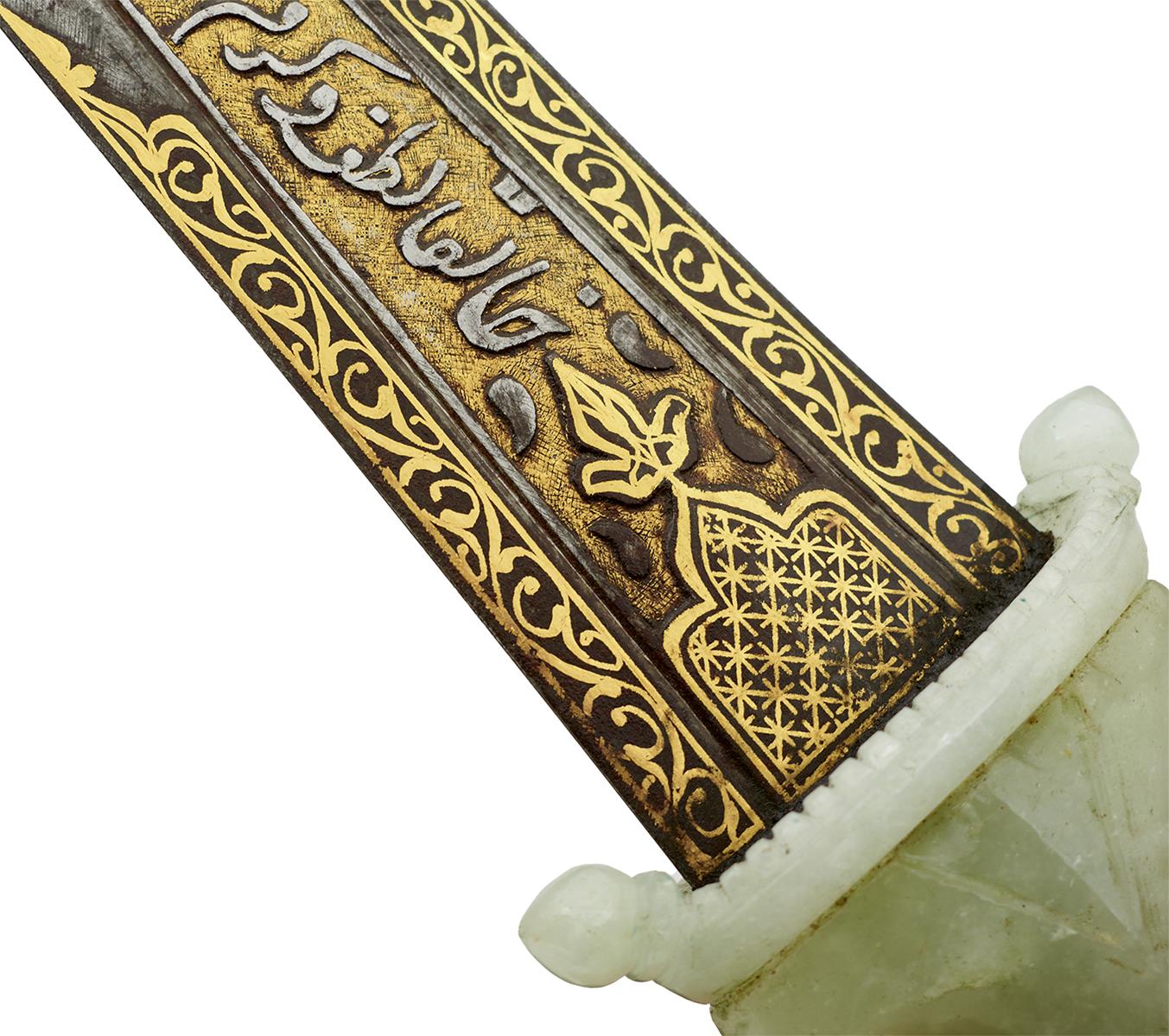 A GOOD 19TH CENTURY JADE HILTED INDIAN MUGHAL CHILANUM OR DAGGER, 37.5cm curved fullered blade - Image 4 of 18