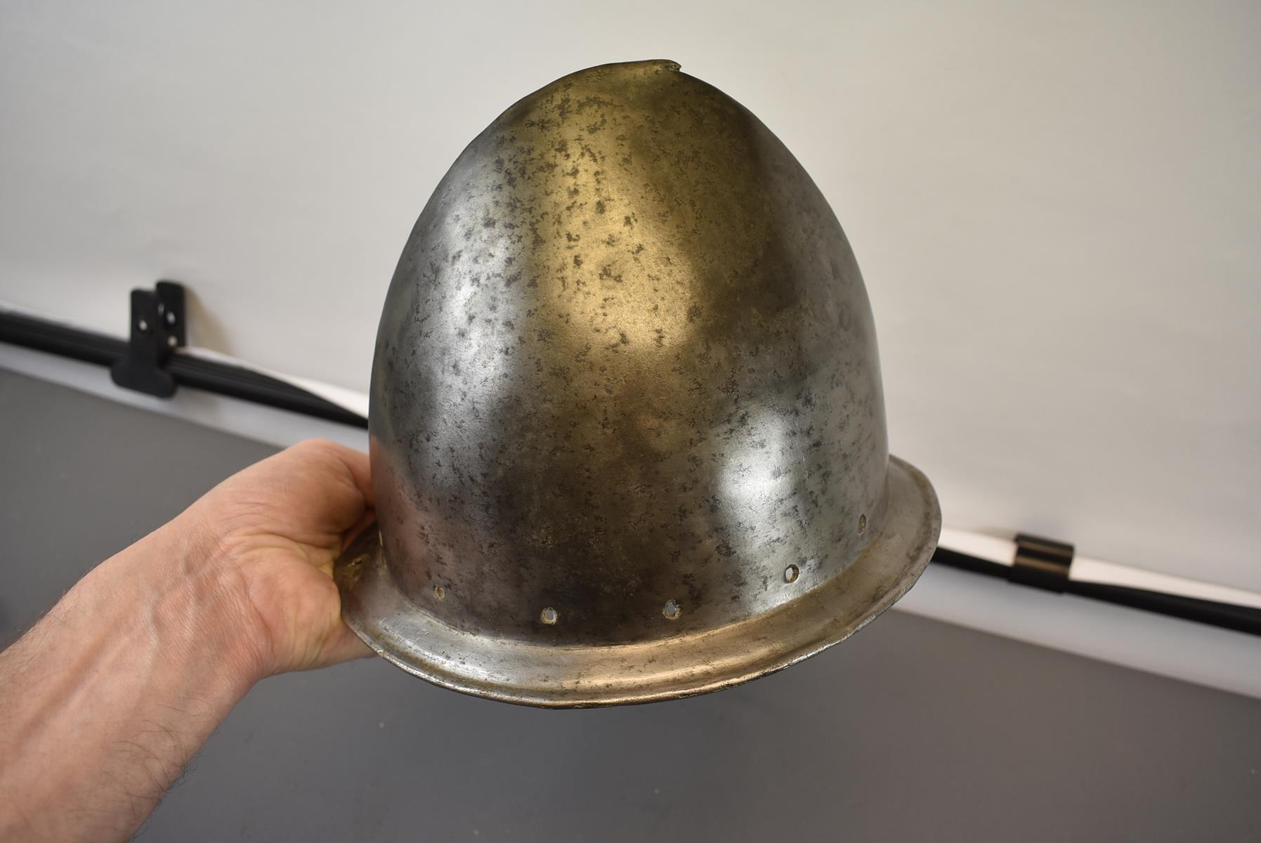 AN ITALIAN CABASET HELMET IN THE SPANISH FASHION, circa 1580, almond-shaped bowl raised from a - Image 6 of 7
