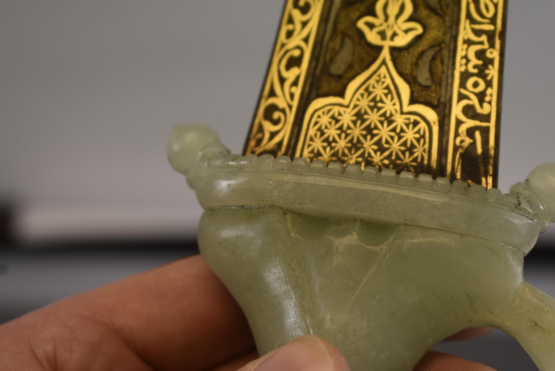 A GOOD 19TH CENTURY JADE HILTED INDIAN MUGHAL CHILANUM OR DAGGER, 37.5cm curved fullered blade - Image 13 of 18