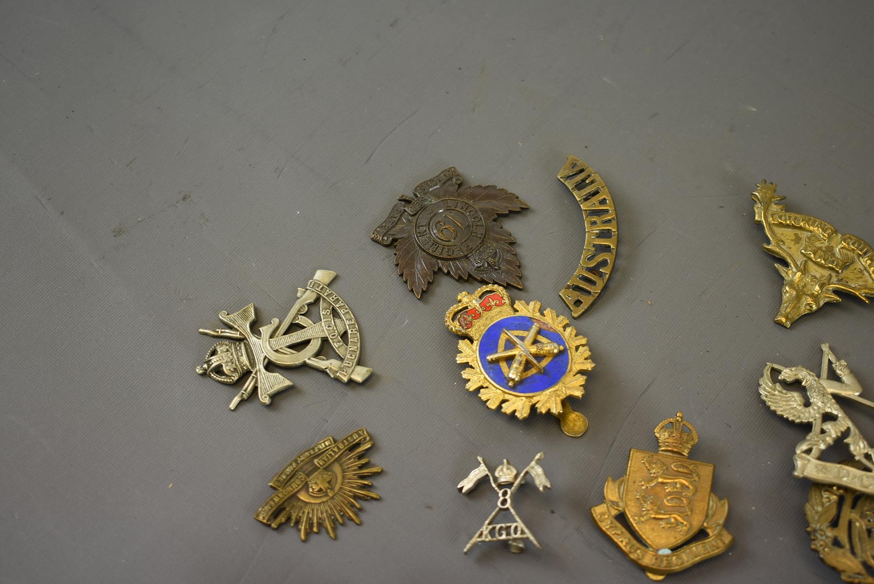 COLONIAL AND DOMINION BADGES. Caps include Cyprus Regiment (KC), Natal Mounted Rifles (KC), - Image 5 of 5