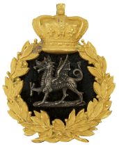 A SOUTH WALES BORDERERS OFFICER'S GLENGARRY BADGE,