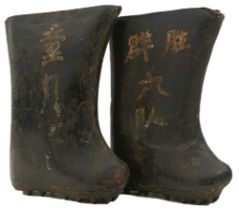 A PAIR OF 18TH OR 19TH CENTURY CHINESE BOOTS,