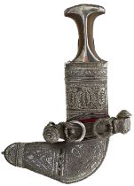 A WHITE METAL MOUNTED ARAB JAMBIYA,