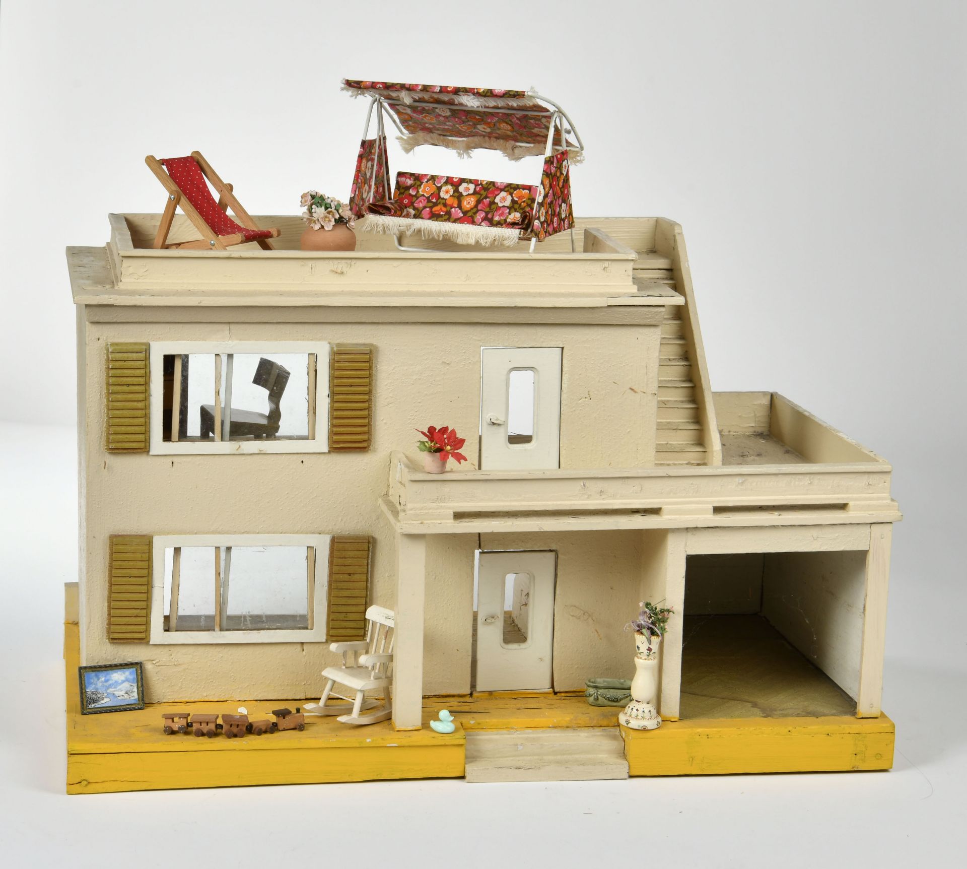 Doll's house, 65x34cm, wood, extensive accessories, paint d., please inspect