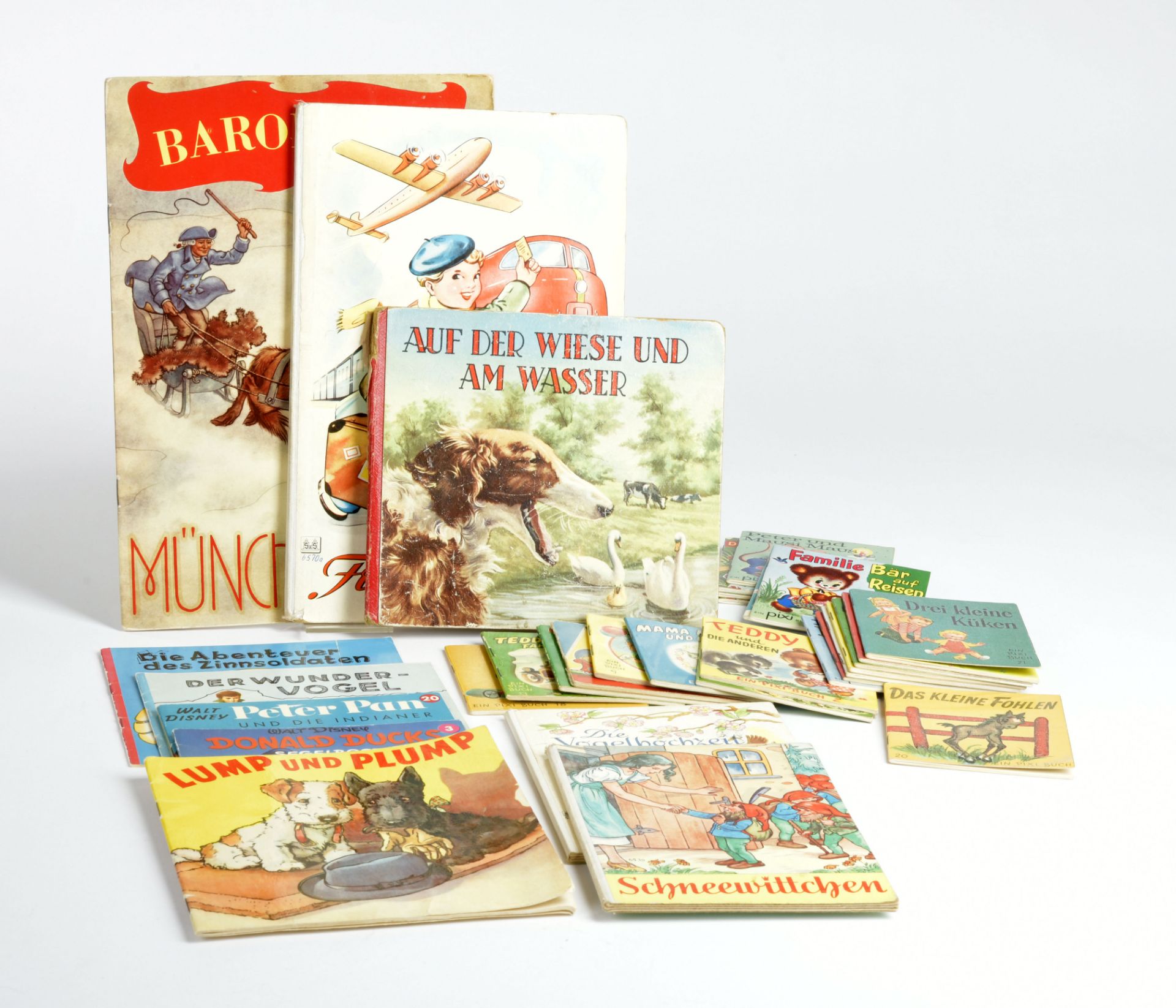 Bundle books for children, Germany, traces of age