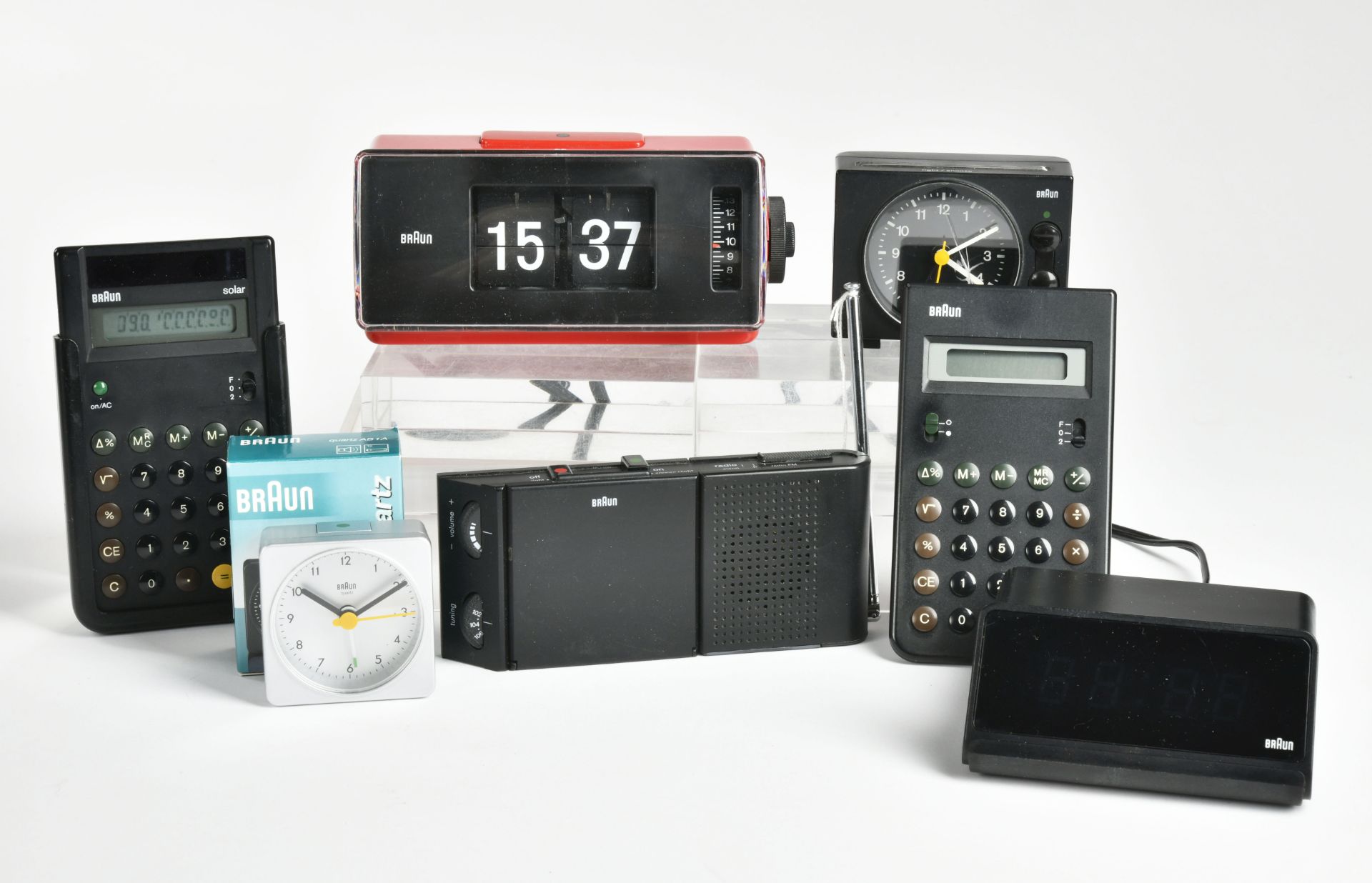 Braun, 5 clocks, 2 calculators a.o., very good condition