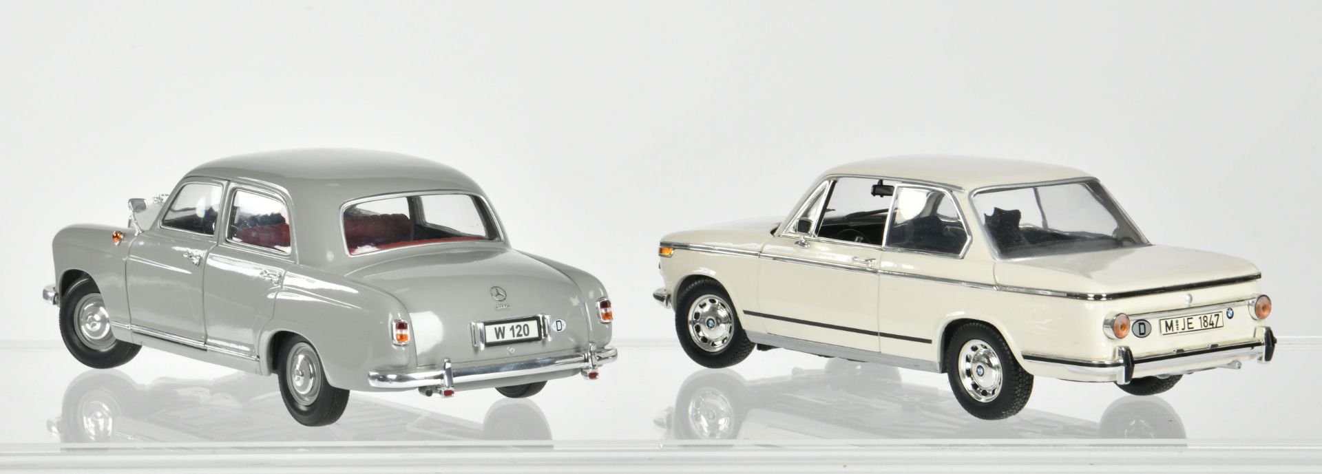 2 models 1:18, windshield wipers damaged, otherwise very good - Image 2 of 3
