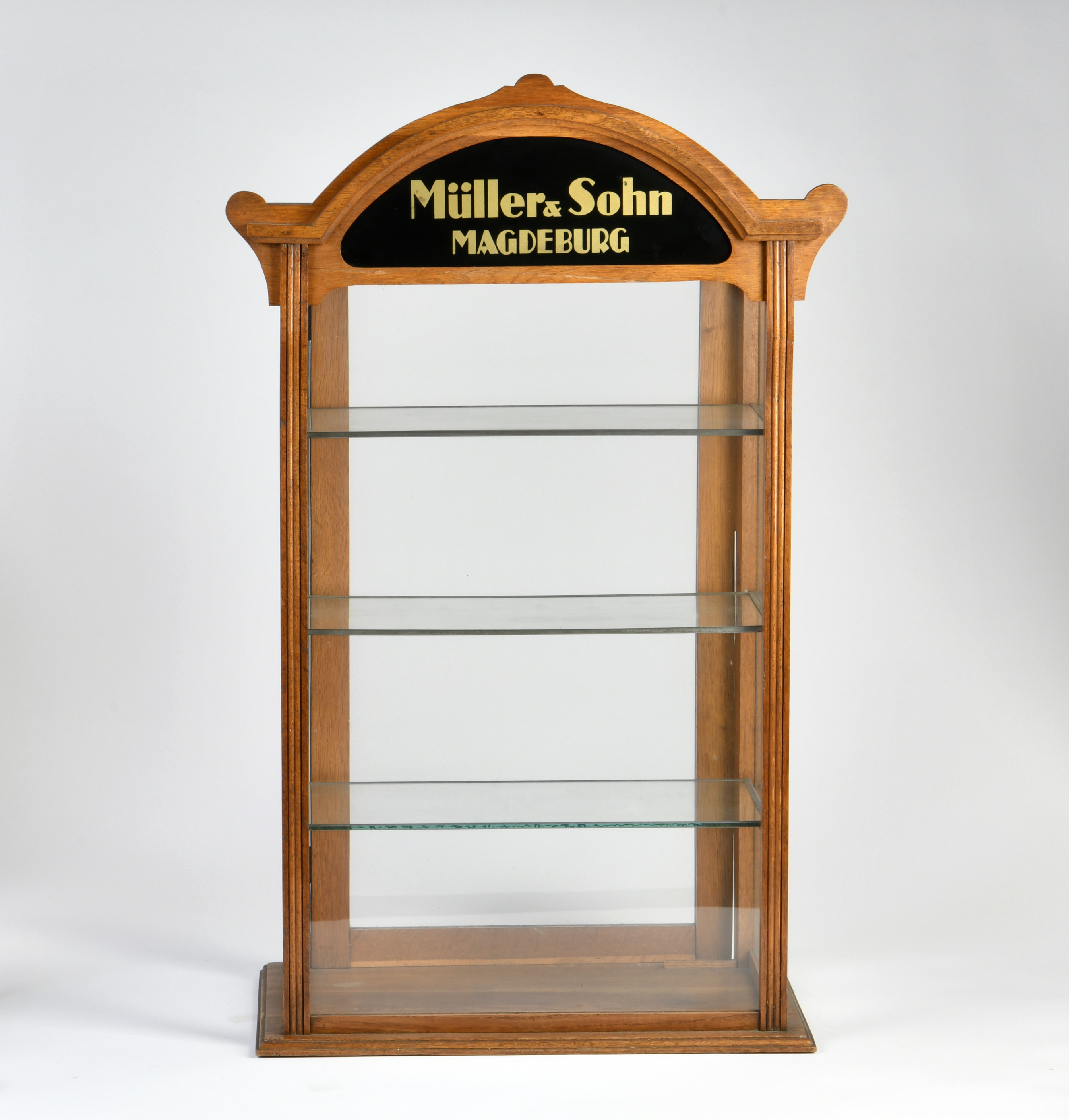 Müller & Sohn Magdeburg, cabinet, wood, glazed from all sides, 80x52x30 cm, with key, very good - Image 2 of 2