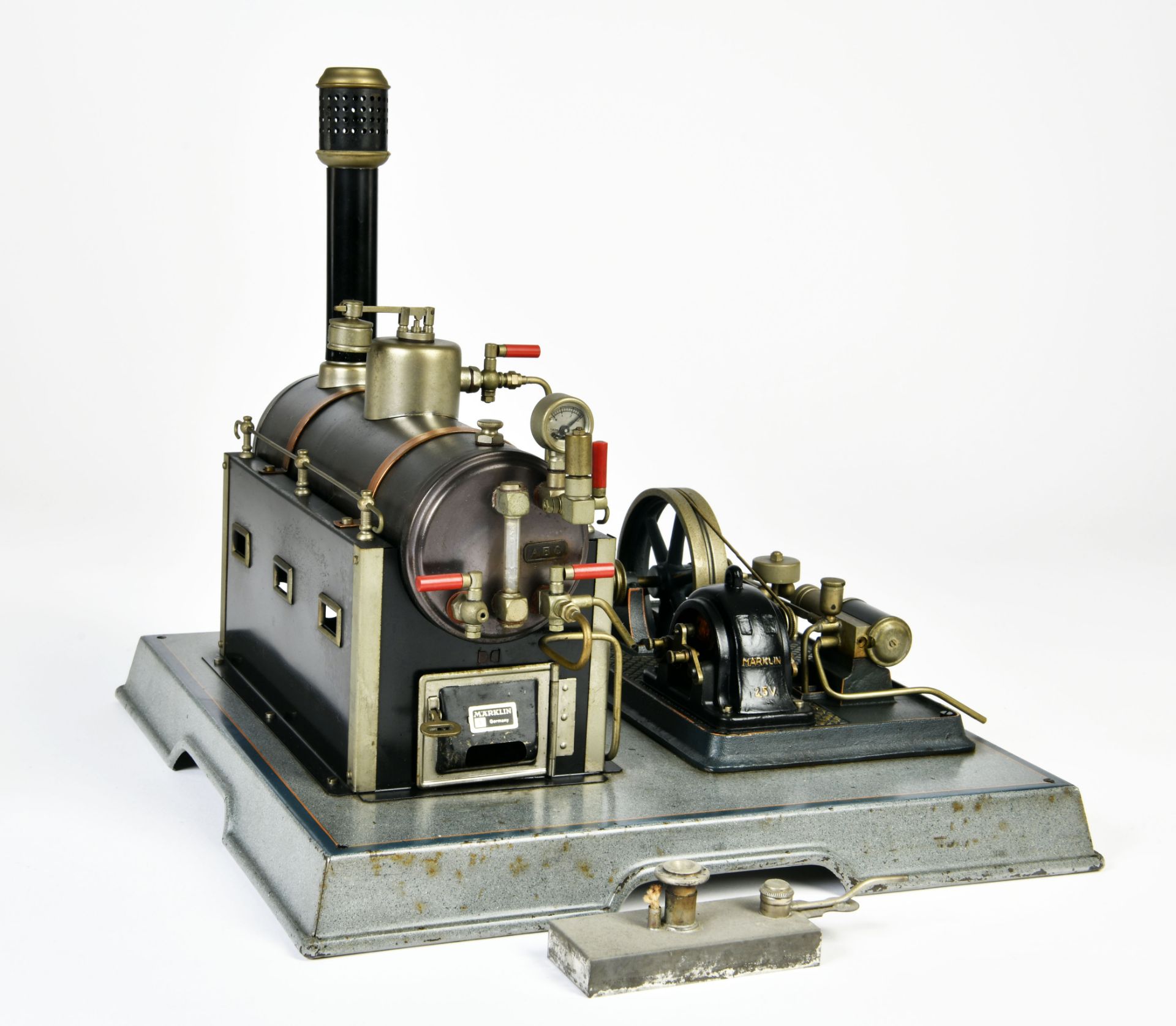 Märklin, steam engine with dynamo, Germany pw, base 37,5x37,5cm, boiler 27cm, good condition - Image 3 of 3