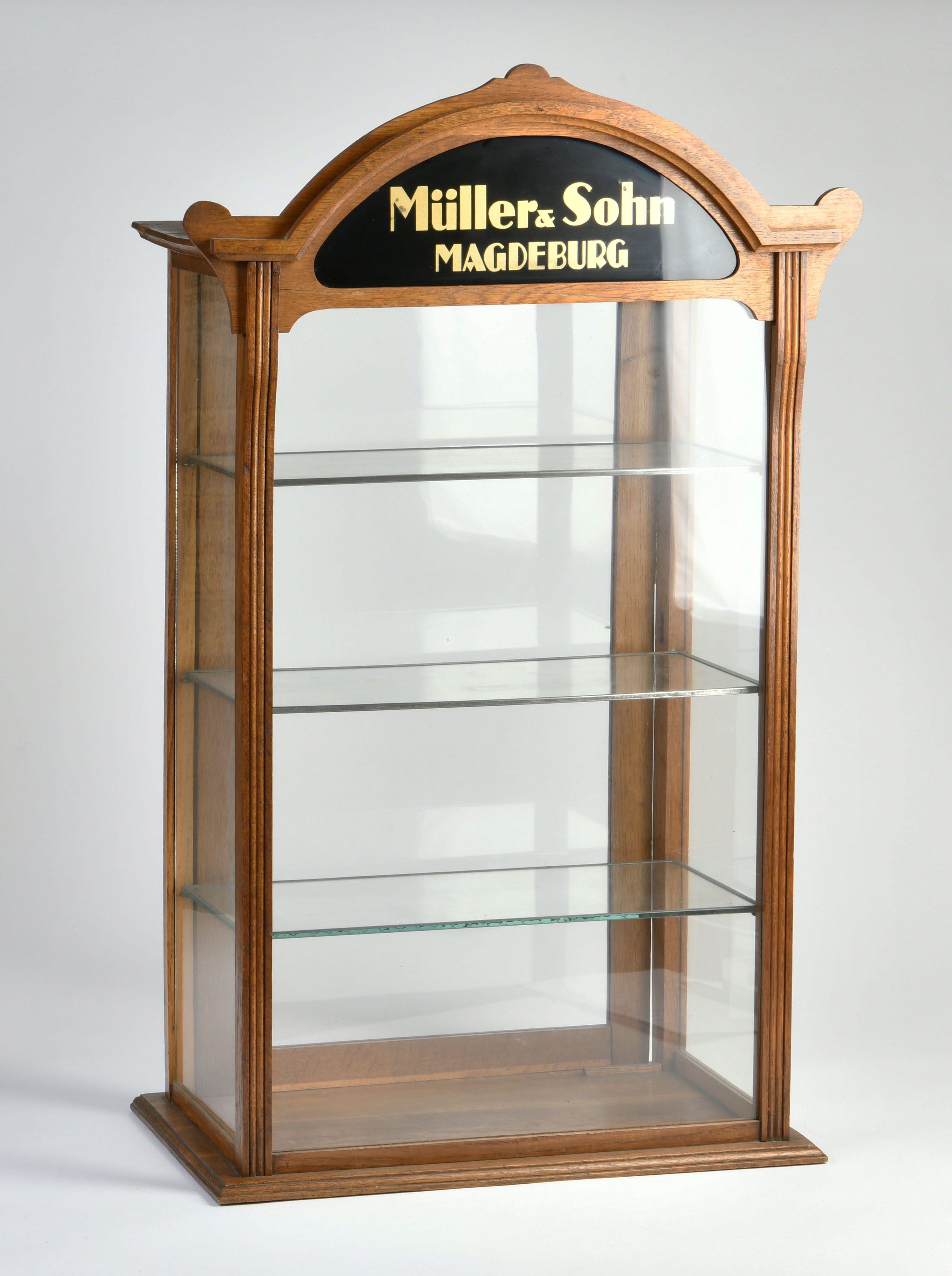 Müller & Sohn Magdeburg, cabinet, wood, glazed from all sides, 80x52x30 cm, with key, very good