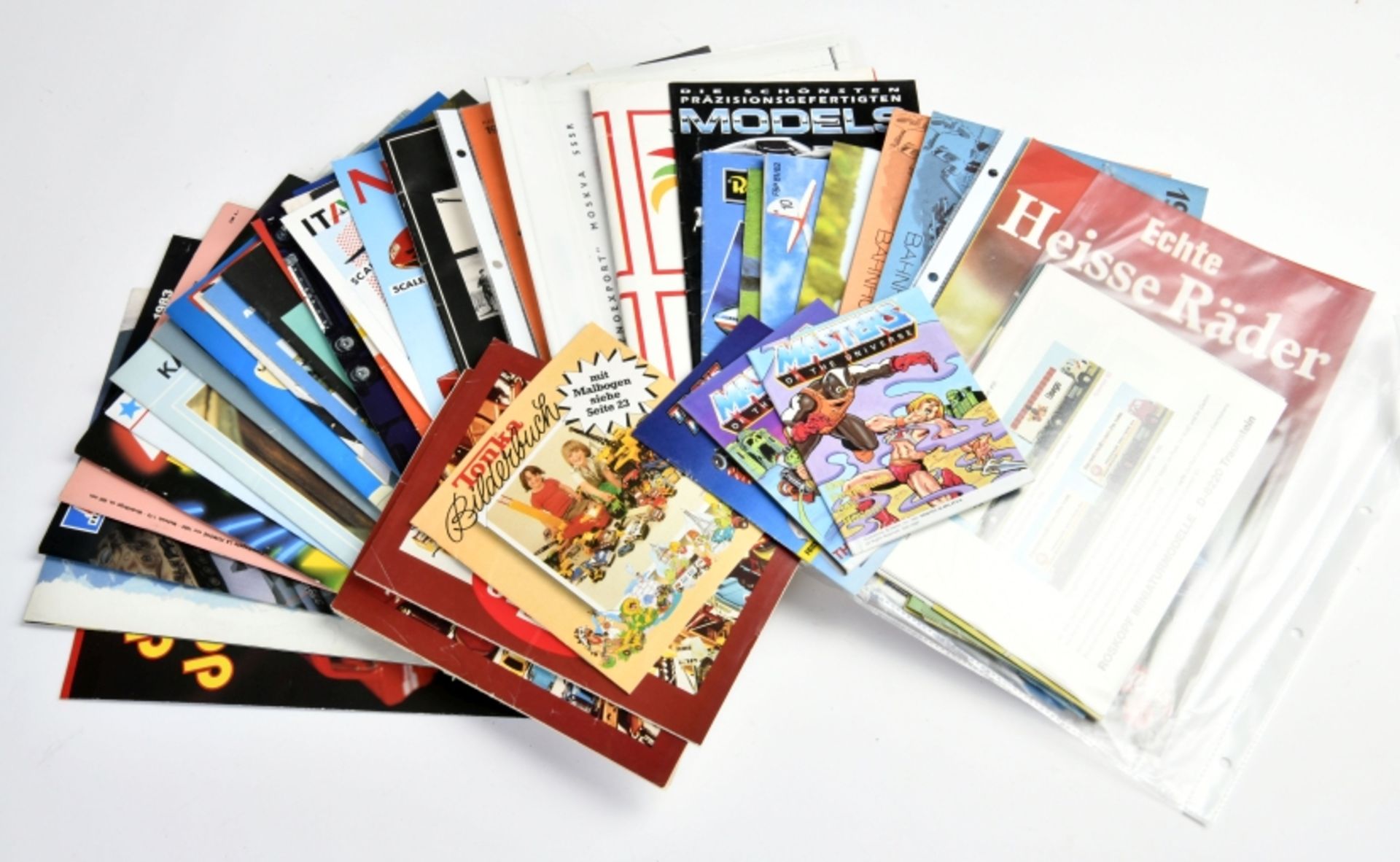 Bundle toy catalogues, different manufactures and conditions, very extensive