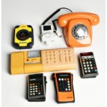Olivetti u.a., Rechenmaschine, 3 Taschenrechner, Telefon, Ipod, Kassettenrecorder