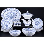 Meissen Zwiebelmuster Speiseservice für 6 Personen, dinner service for 6 pers.,