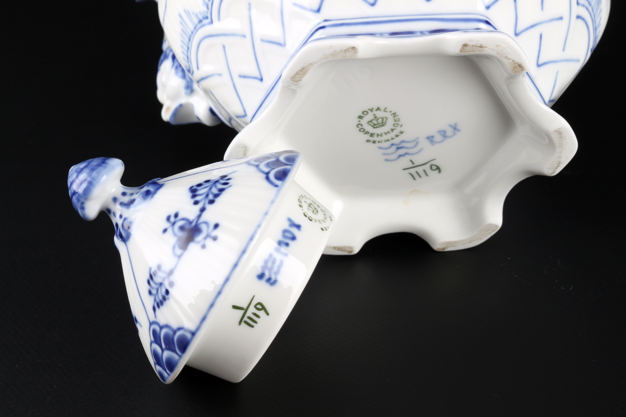 Royal Copenhagen Musselmalet Full Lace tea pot 1119 1st choice, Vollspitze Teekanne, - Image 4 of 4