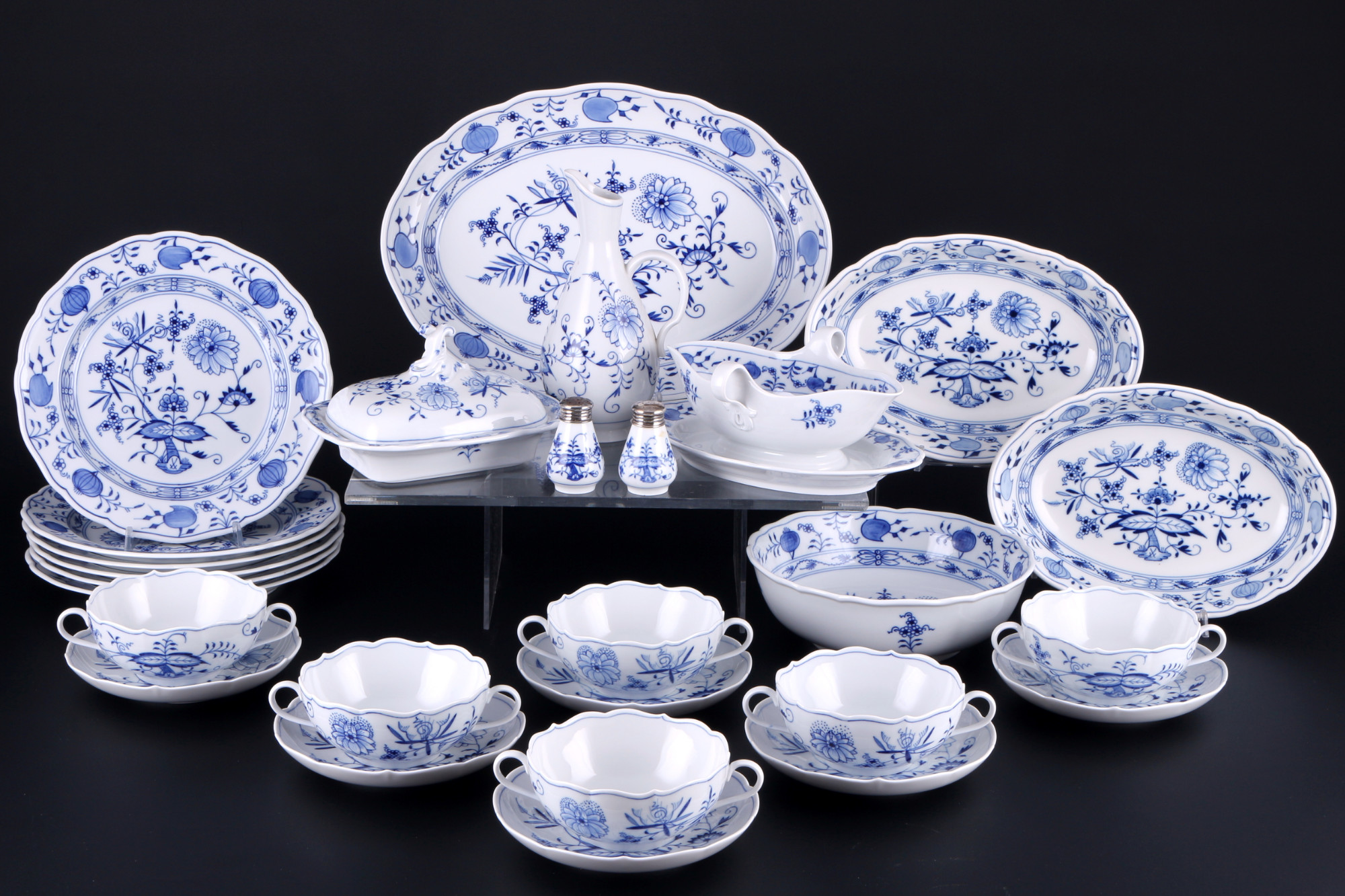 Meissen Onion Pattern dinner service for 6 persons 1st choice, Speiseservice für 6 Personen 1.Wahl,